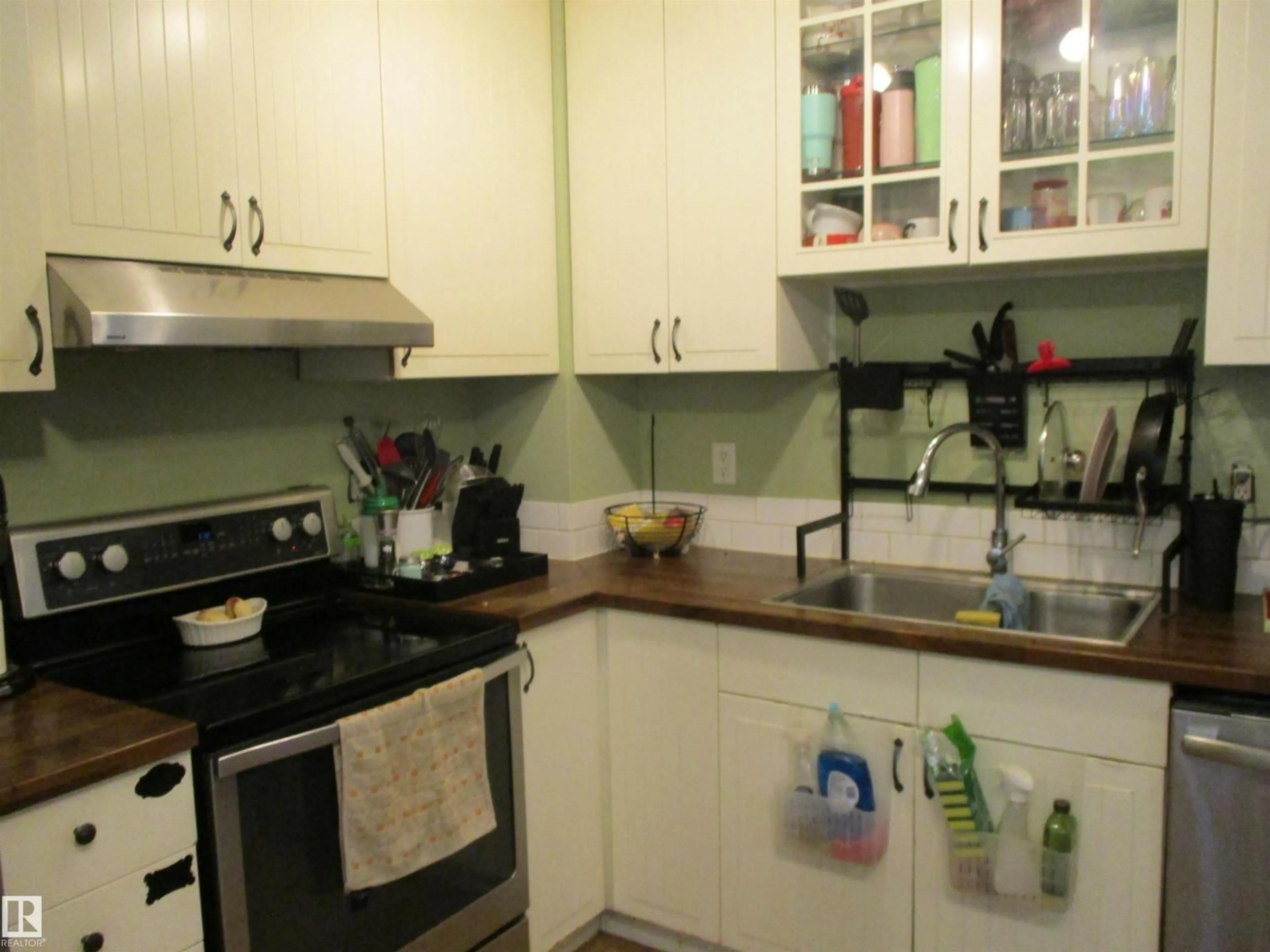 Standard kitchen, unknown for 67 13833 30 ST NW, Edmonton Alberta T5Y2B2