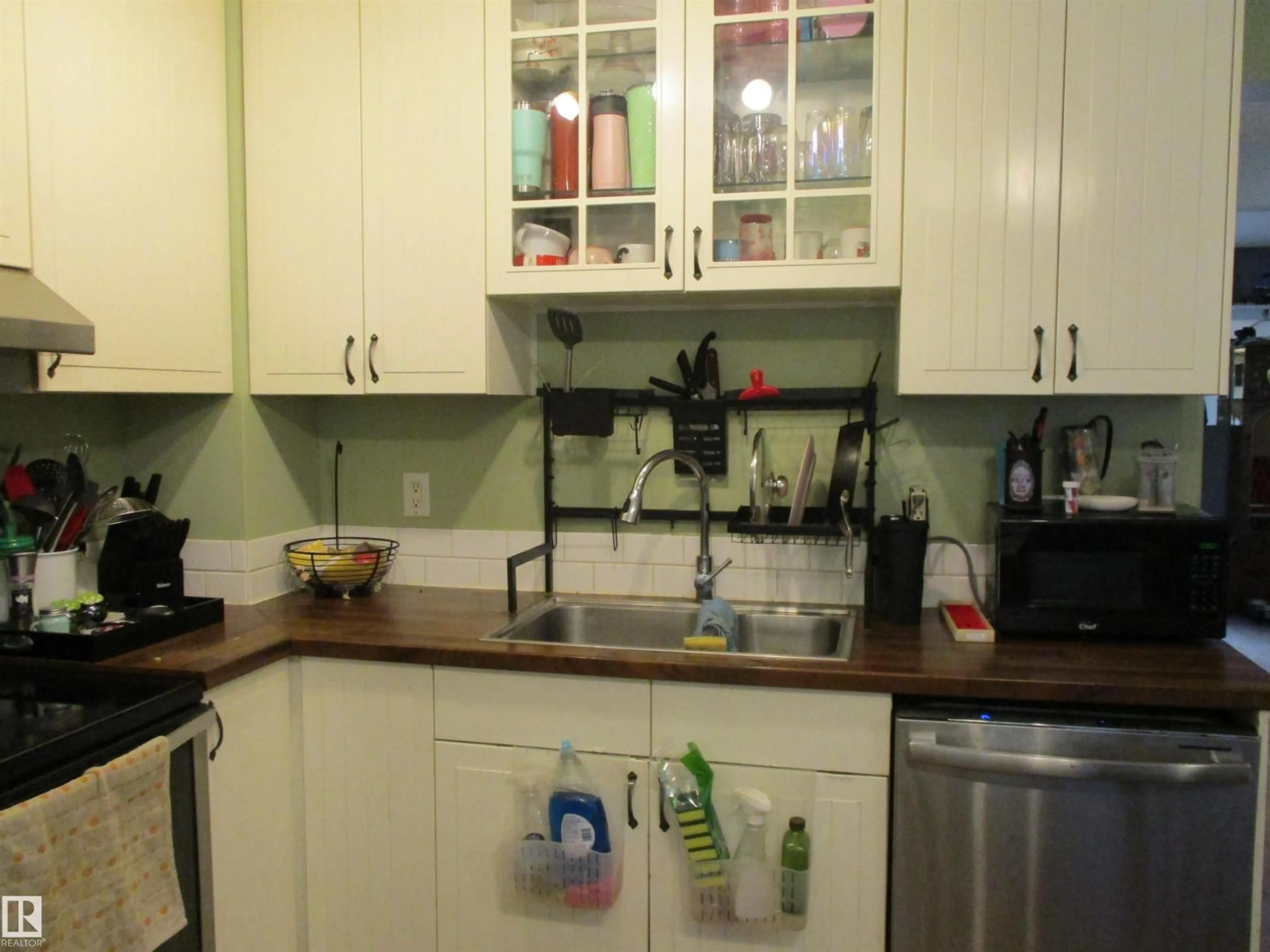 Standard kitchen, unknown for 67 13833 30 ST NW, Edmonton Alberta T5Y2B2