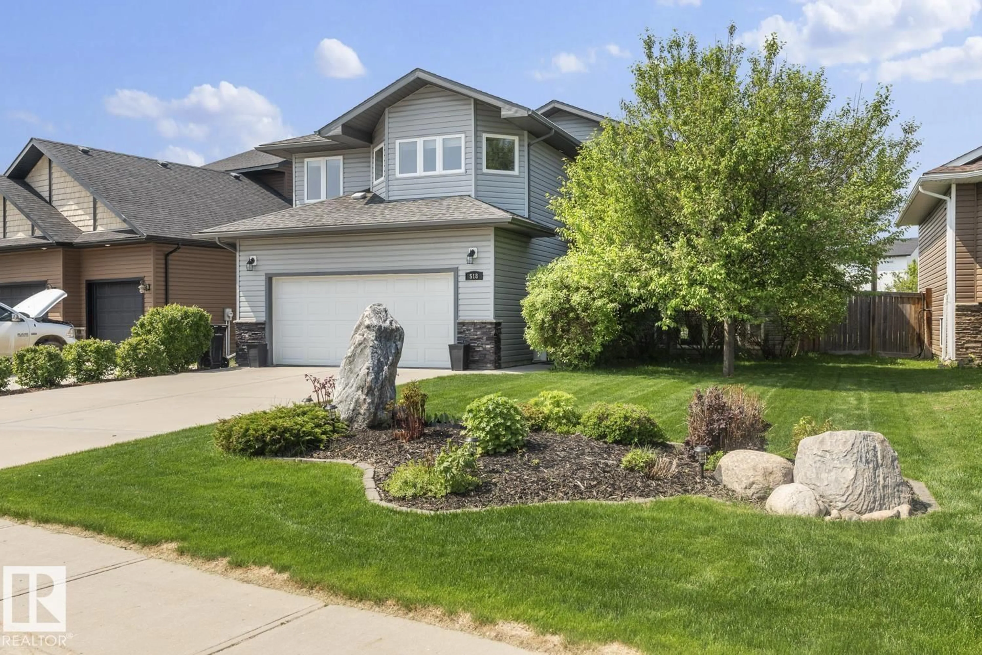 Home with vinyl exterior material, street for 518 26 ST, Cold Lake Alberta T9M0B2