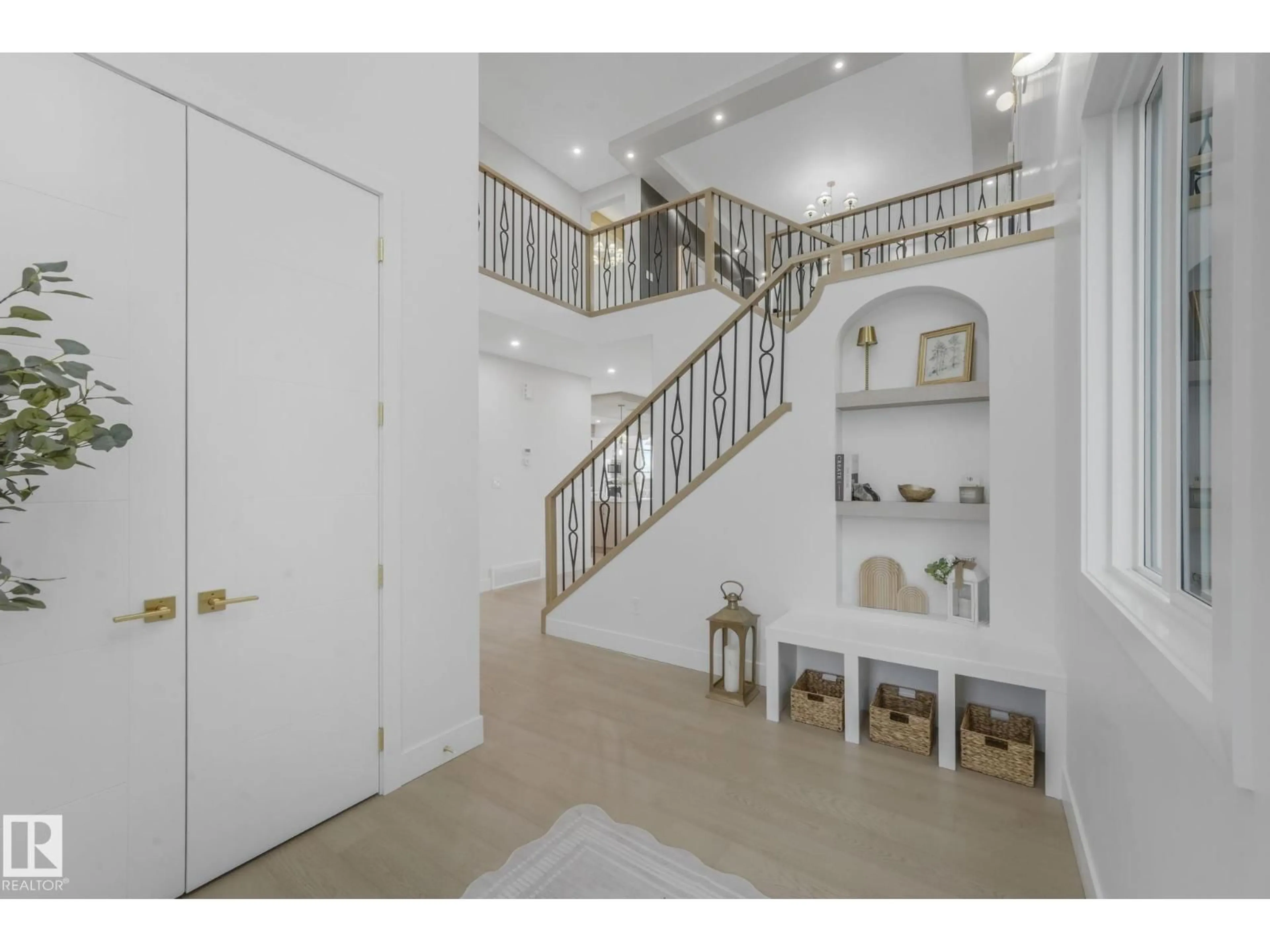 Indoor entryway for 21 BIRKSHIRE CRESCENT, Sherwood Park Alberta T8B0C6