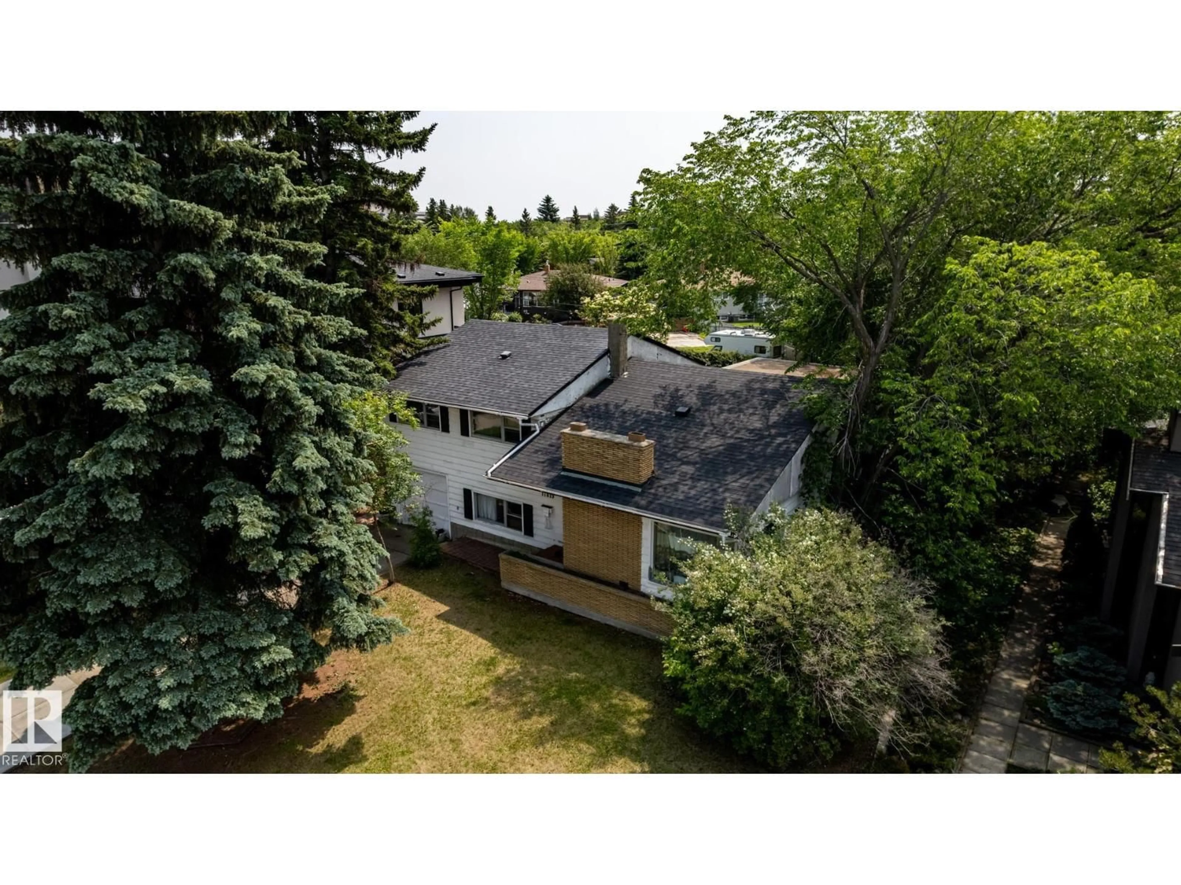 A pic from outside/outdoor area/front of a property/back of a property/a pic from drone, unknown for 11819 87 AV, Edmonton Alberta T6G0Y5