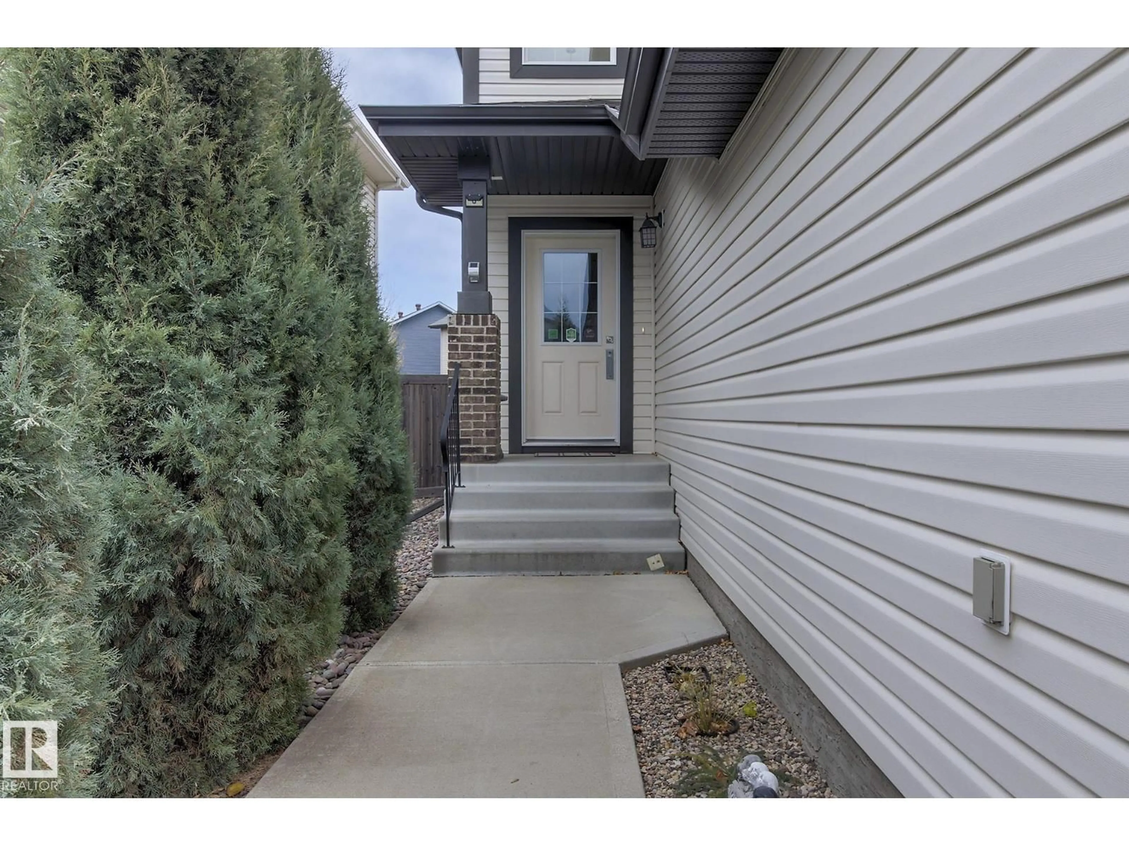 Indoor entryway for SW - 655 178 ST, Edmonton Alberta T6W2L6