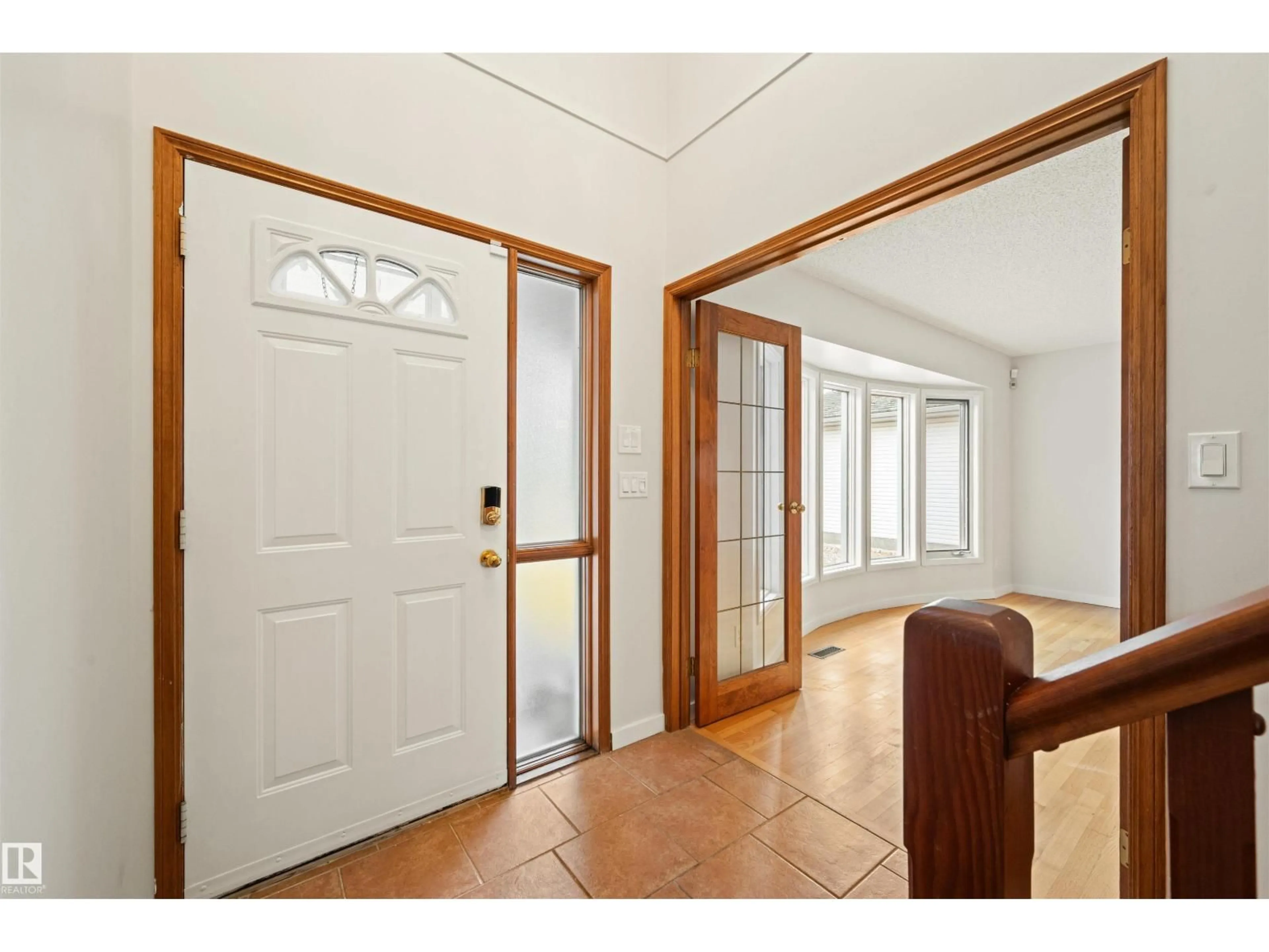 Indoor entryway for 706 BURLEY DR, Edmonton Alberta T6R1Y2