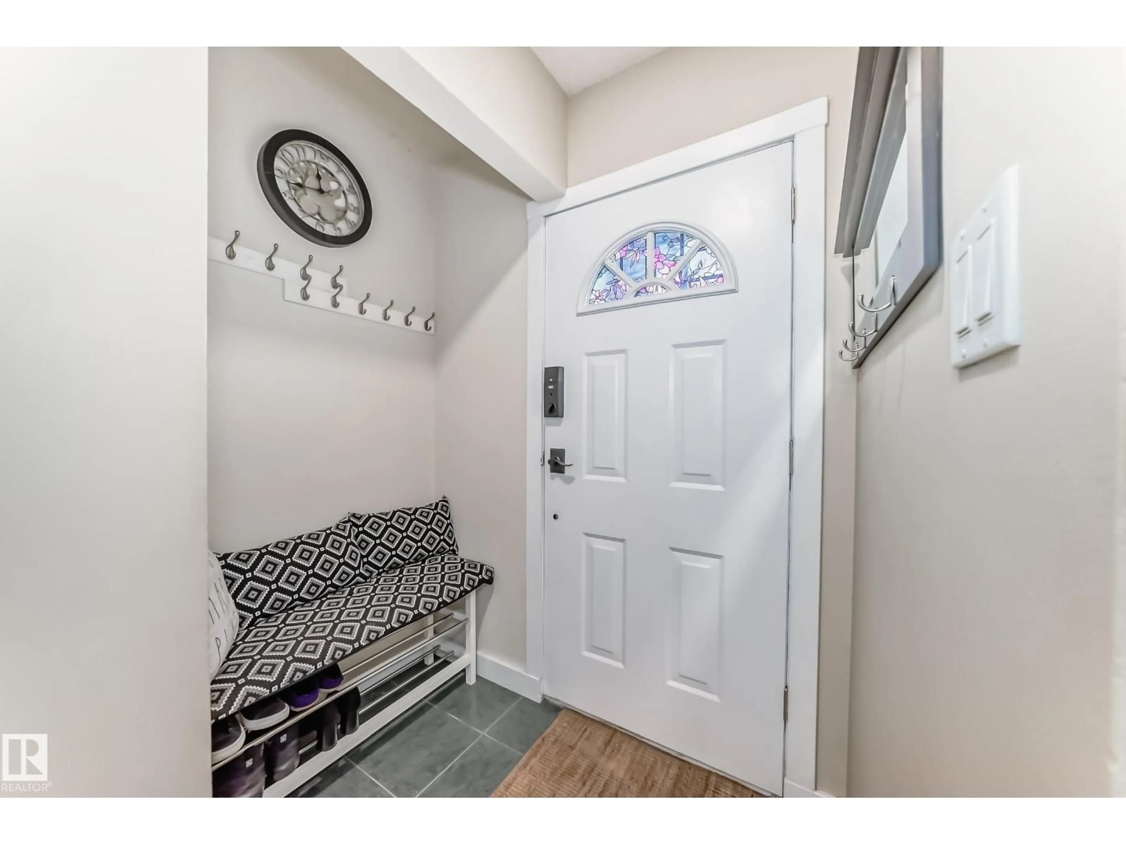 Indoor entryway for 2 MOUNT ROYAL DR, St. Albert Alberta T8N1J4