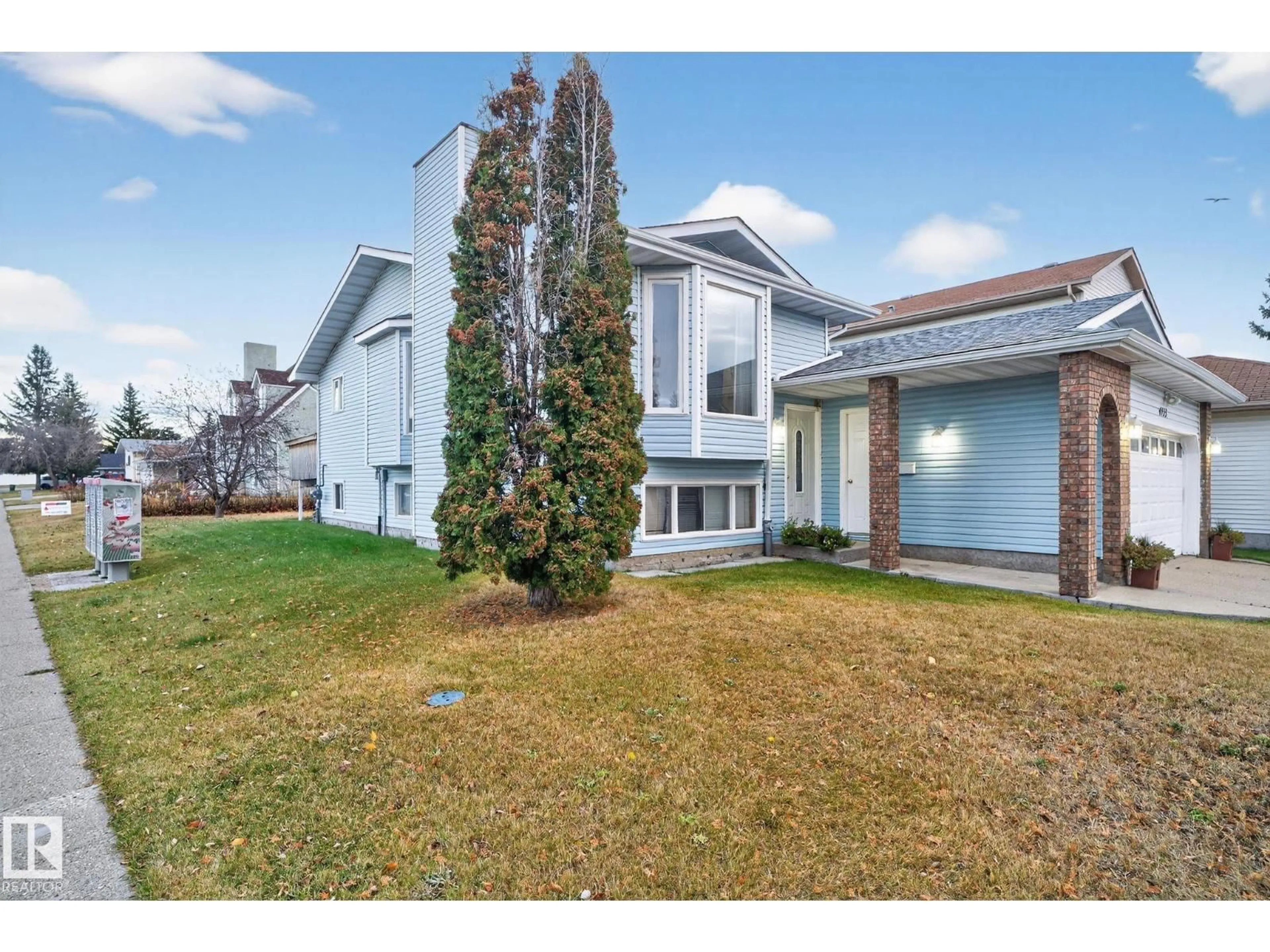 A pic from outside/outdoor area/front of a property/back of a property/a pic from drone, unknown for 4133 28 AV, Edmonton Alberta T6L4H2