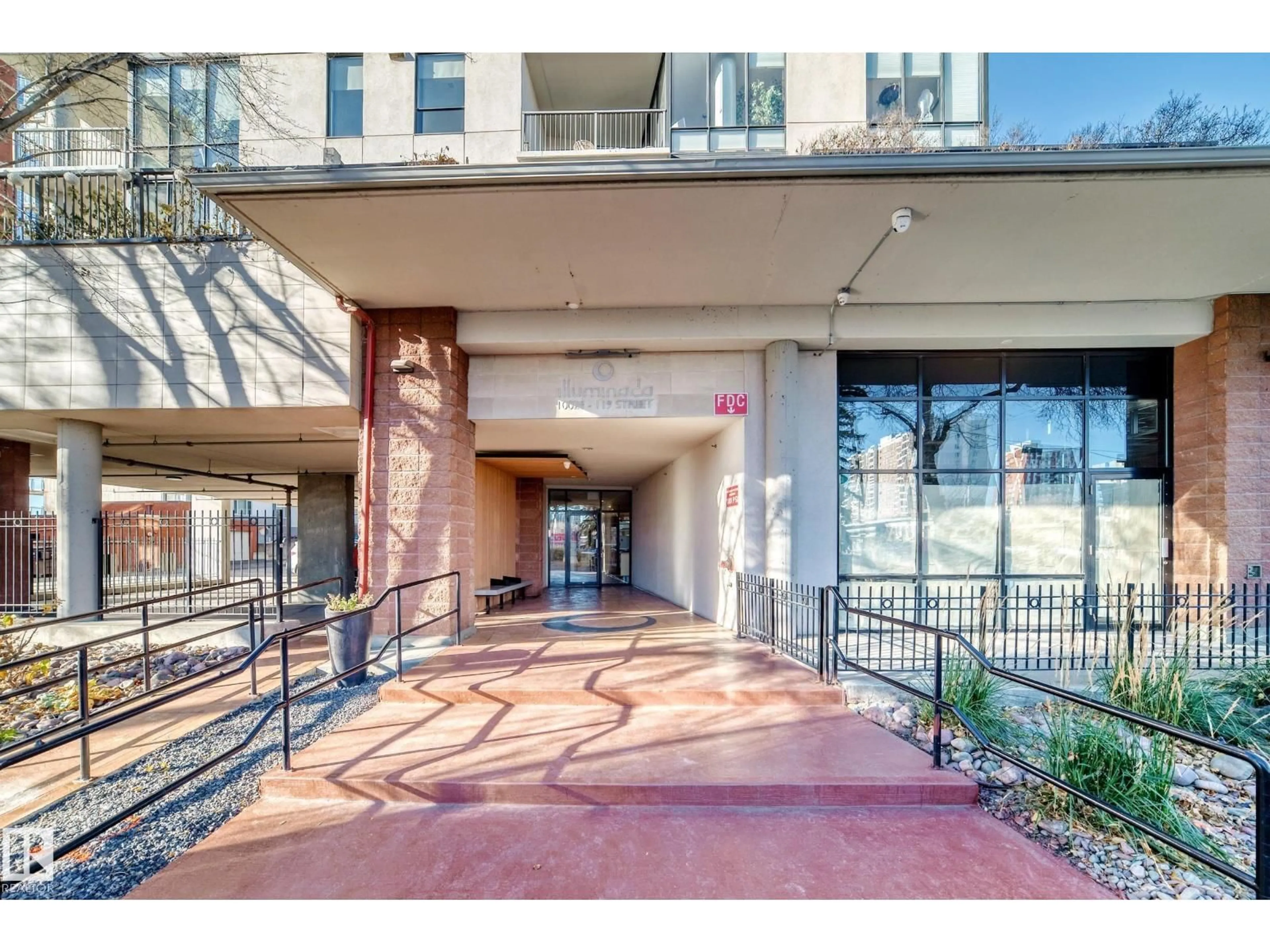 Indoor foyer for #703 - 10028 119 ST, Edmonton Alberta T5K1Y8