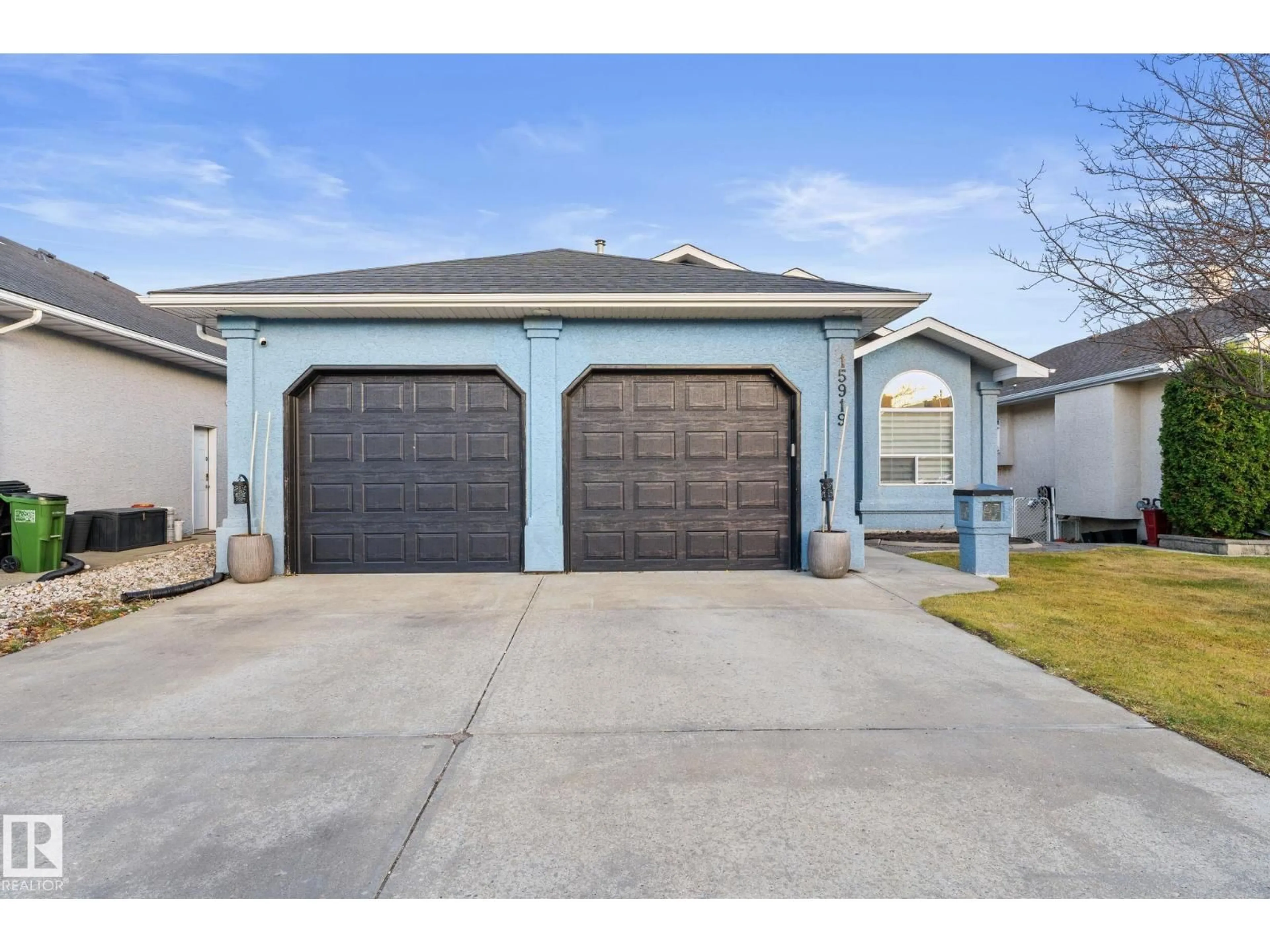 Indoor garage for NW - 15919 58 ST, Edmonton Alberta T5Y2R5