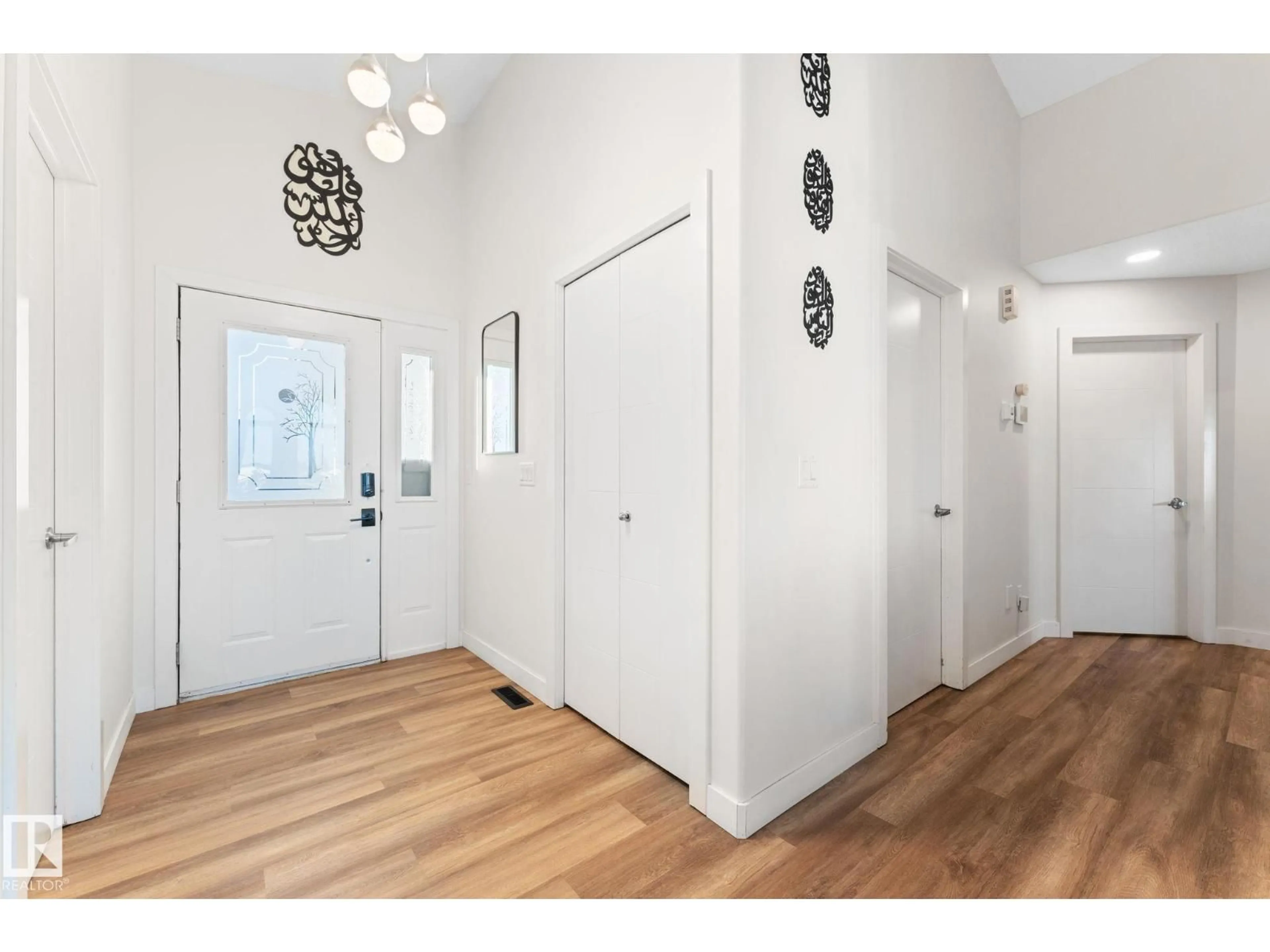 Indoor entryway for NW - 15919 58 ST, Edmonton Alberta T5Y2R5