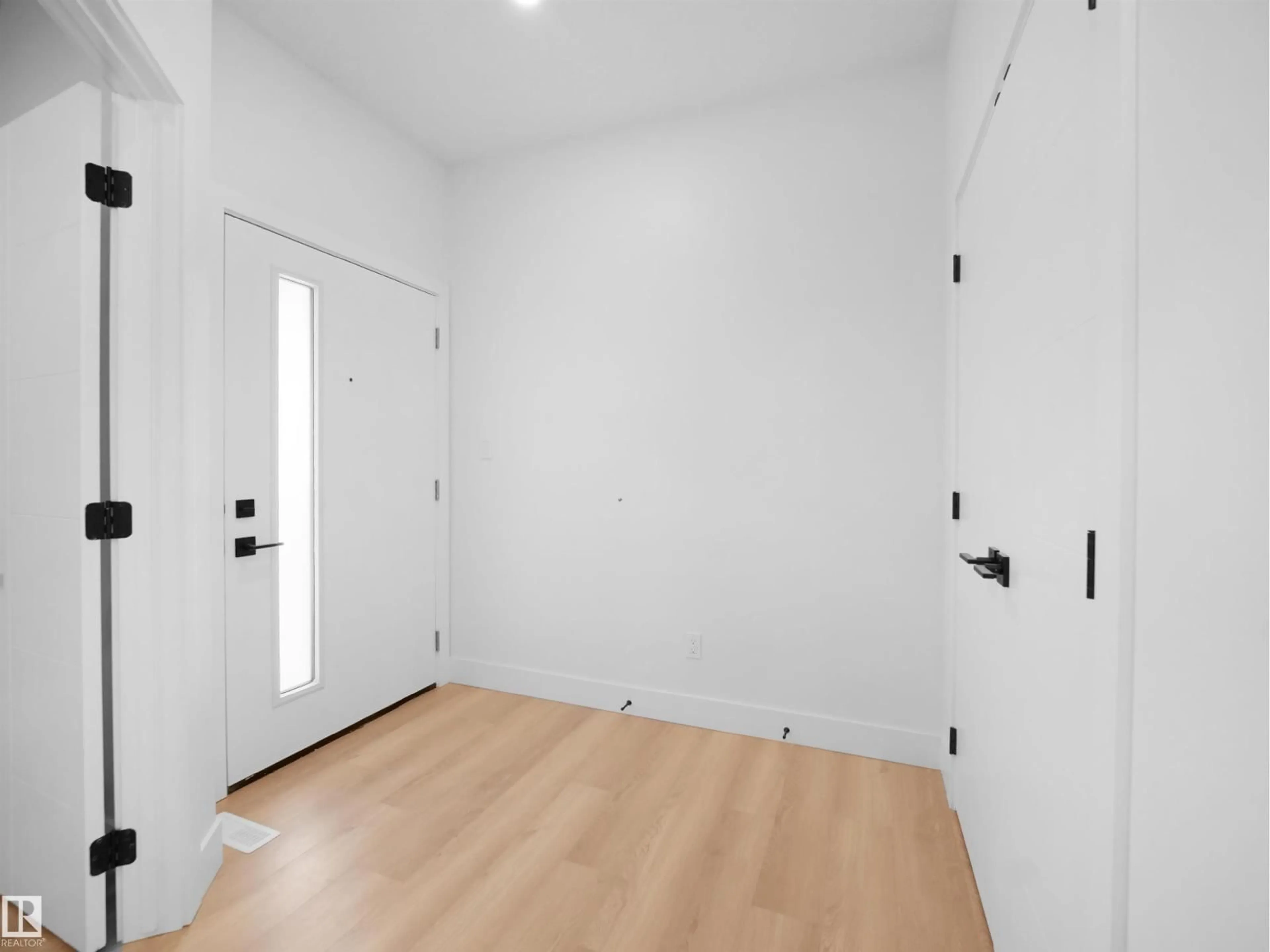 Indoor entryway for 203 CRYSTAL CREEK DR, Leduc Alberta T9E0X6