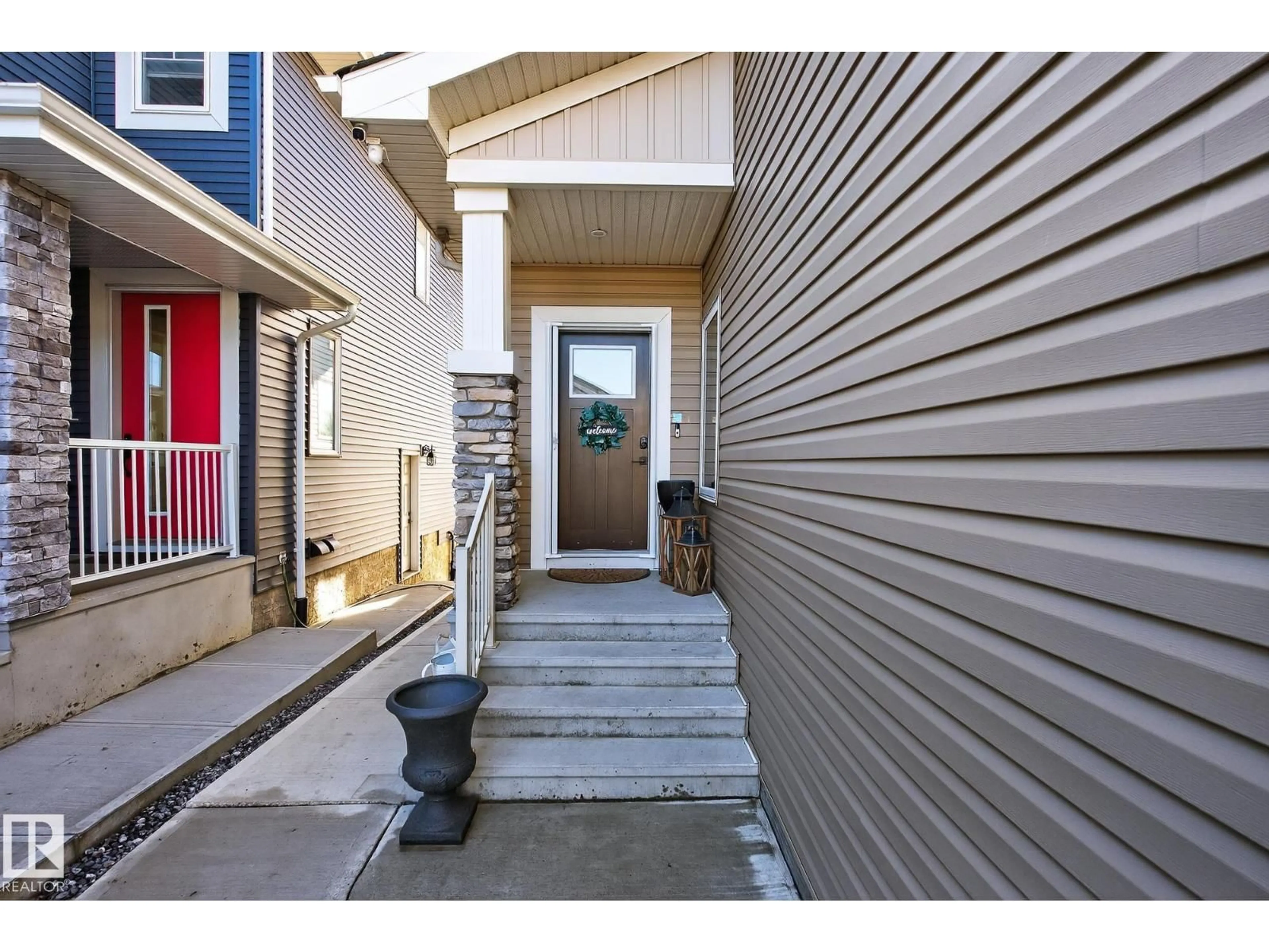 Indoor entryway for 9219 183 AV, Edmonton Alberta T5Z0S6