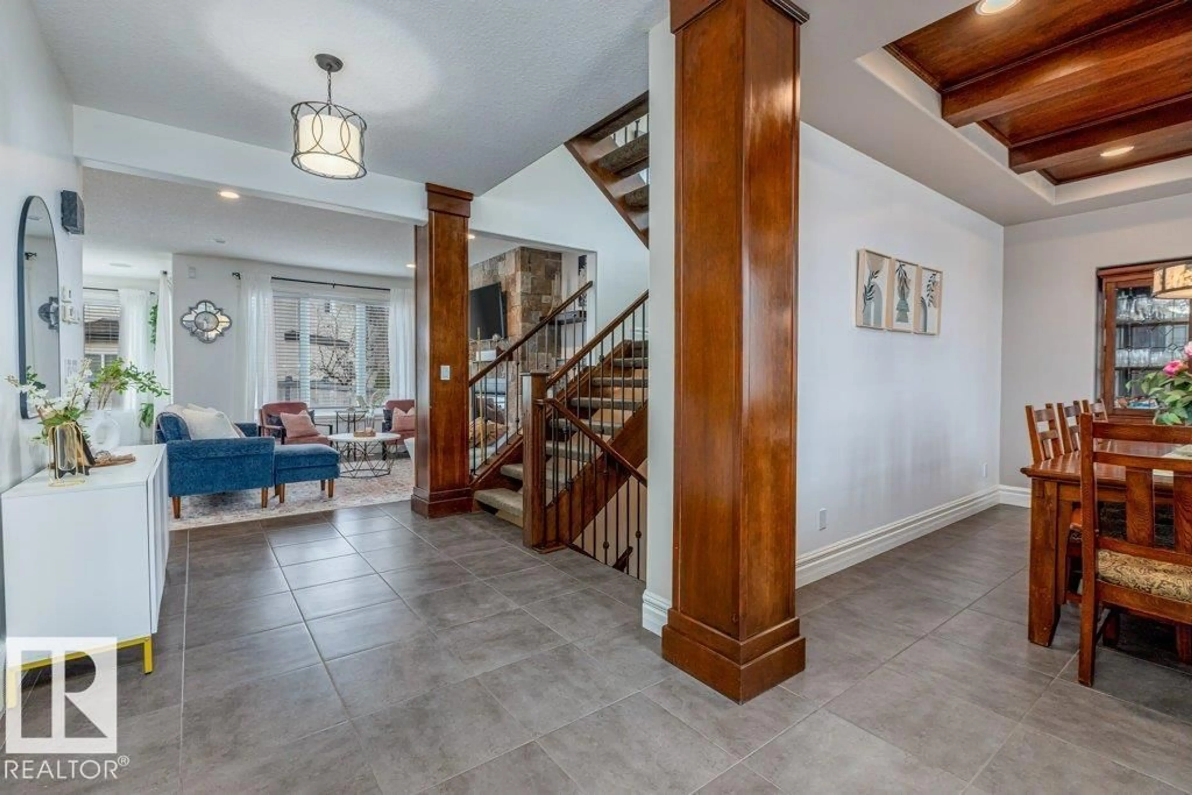 Indoor foyer for 3 LARISSA CO, St. Albert Alberta T8N3V7