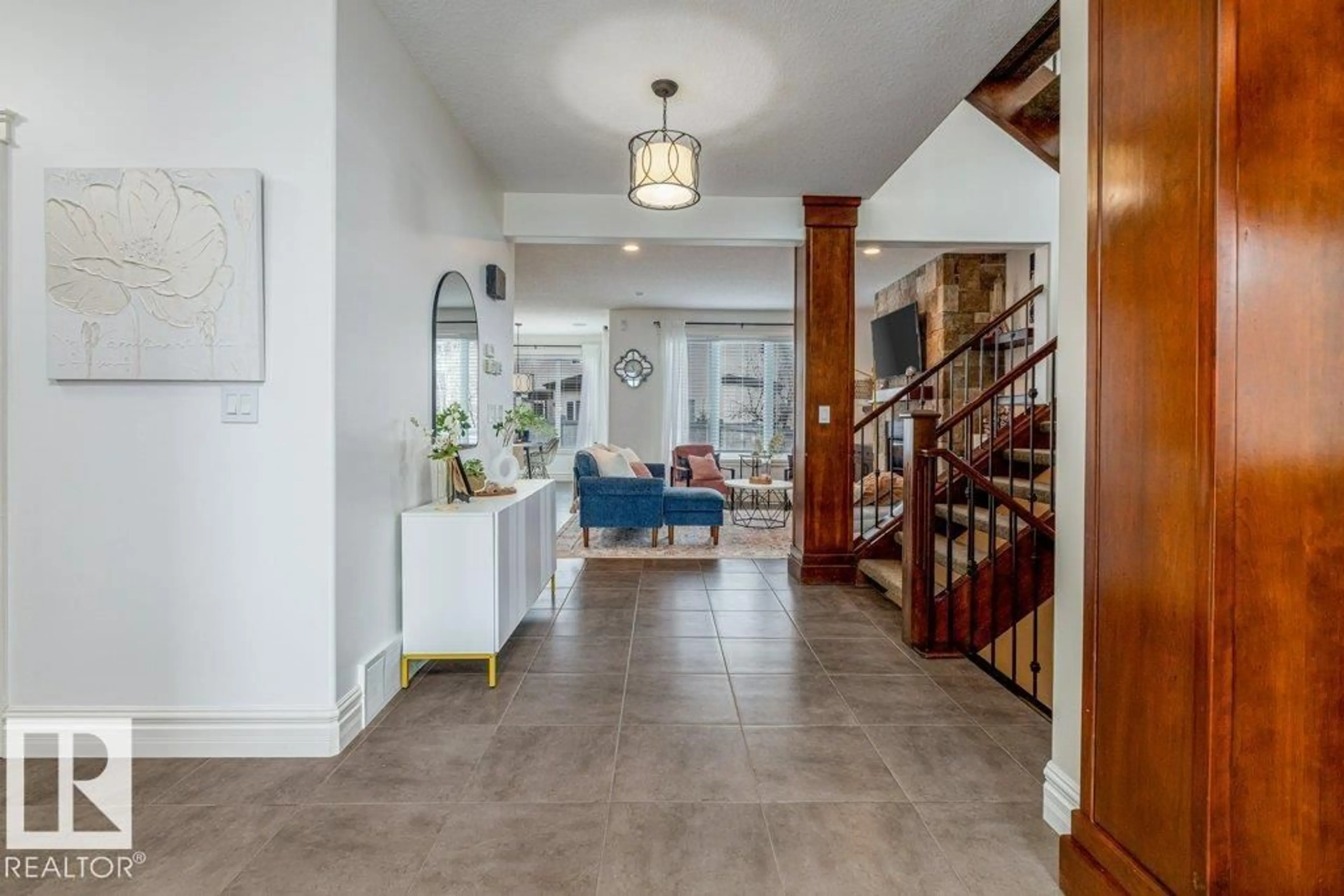 Indoor foyer for 3 LARISSA CO, St. Albert Alberta T8N3V7