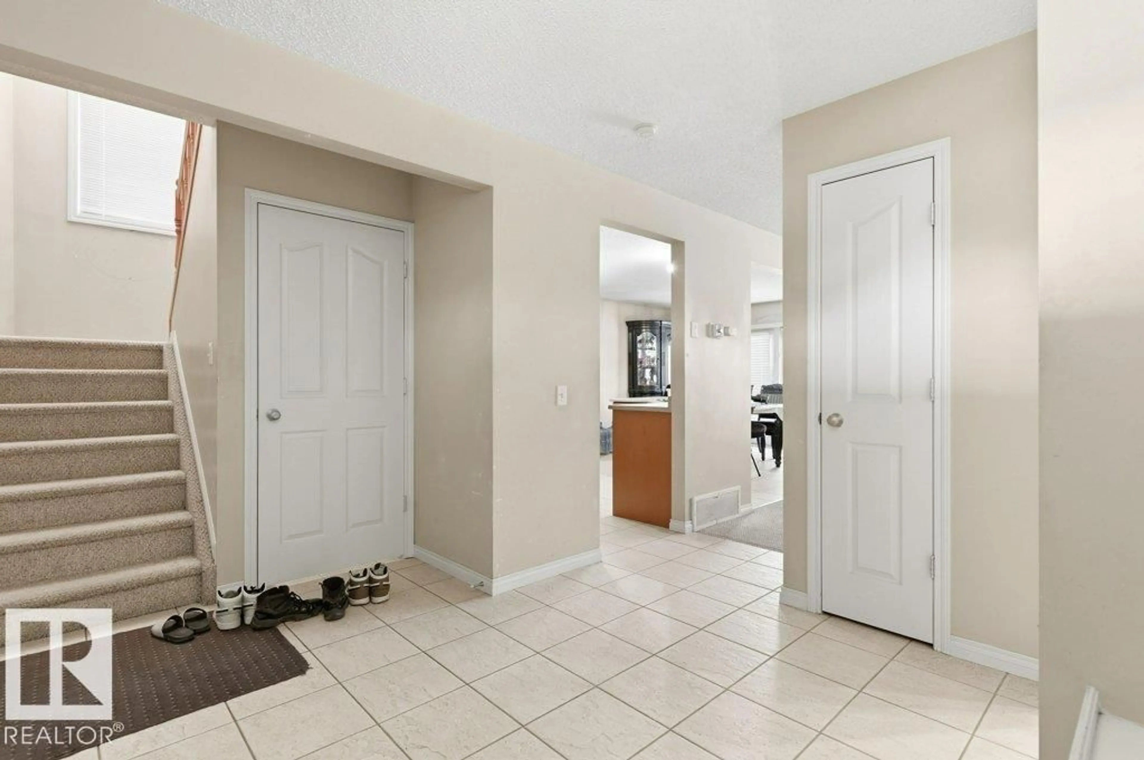 Indoor entryway for NW - 16228 48 ST, Edmonton Alberta T5Y3H6
