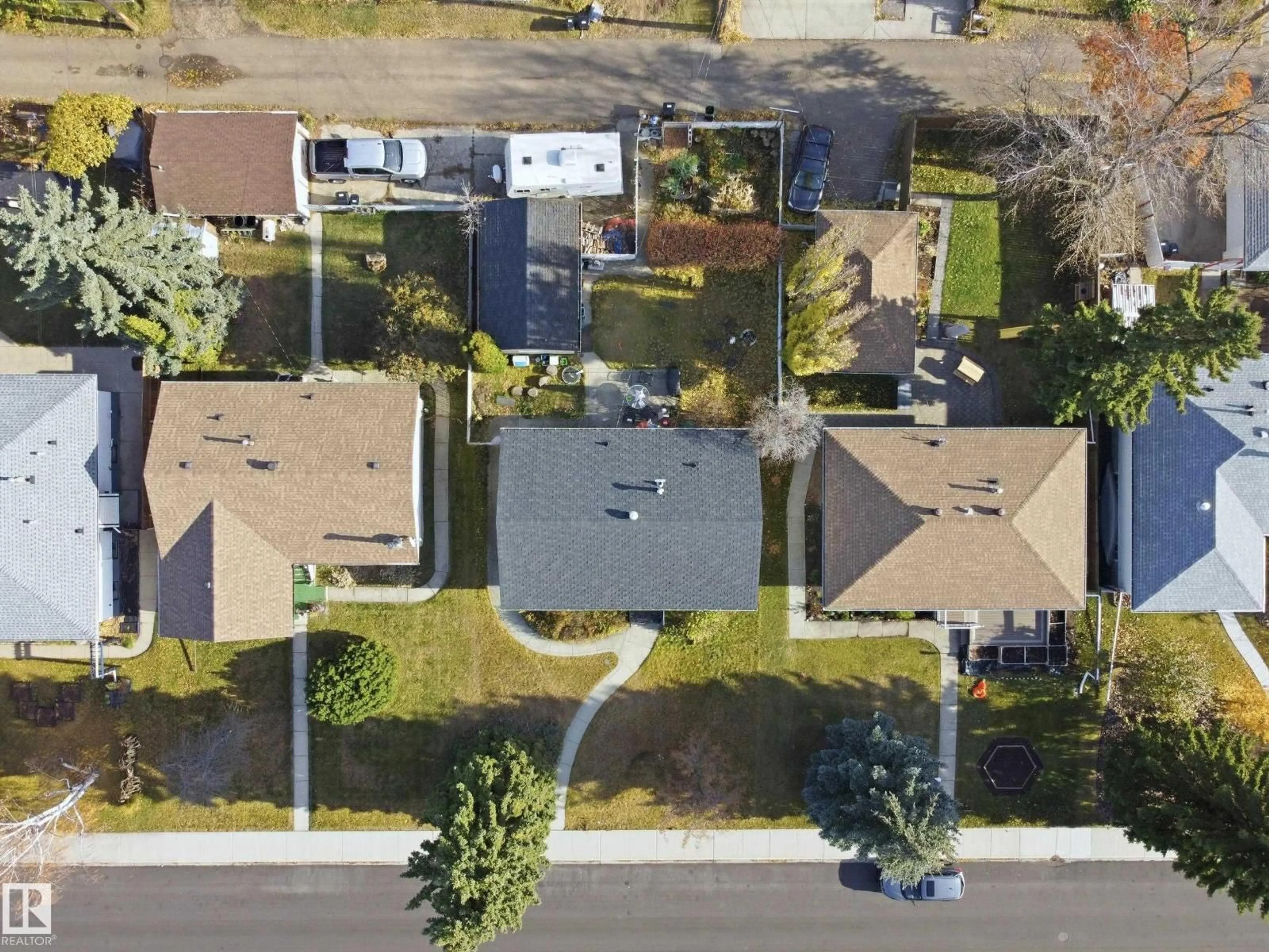 A pic from outside/outdoor area/front of a property/back of a property/a pic from drone, street for 7131 82 ST, Edmonton Alberta T6C2W9