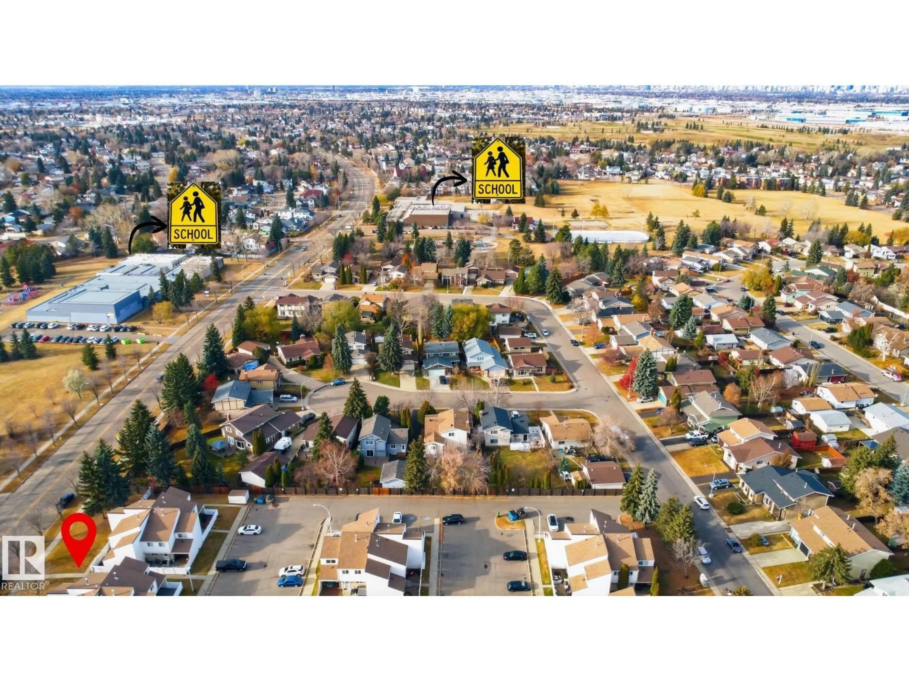 A pic from outside/outdoor area/front of a property/back of a property/a pic from drone, street for NW - 15 WOODVALE VG, Edmonton Alberta T6L1W4