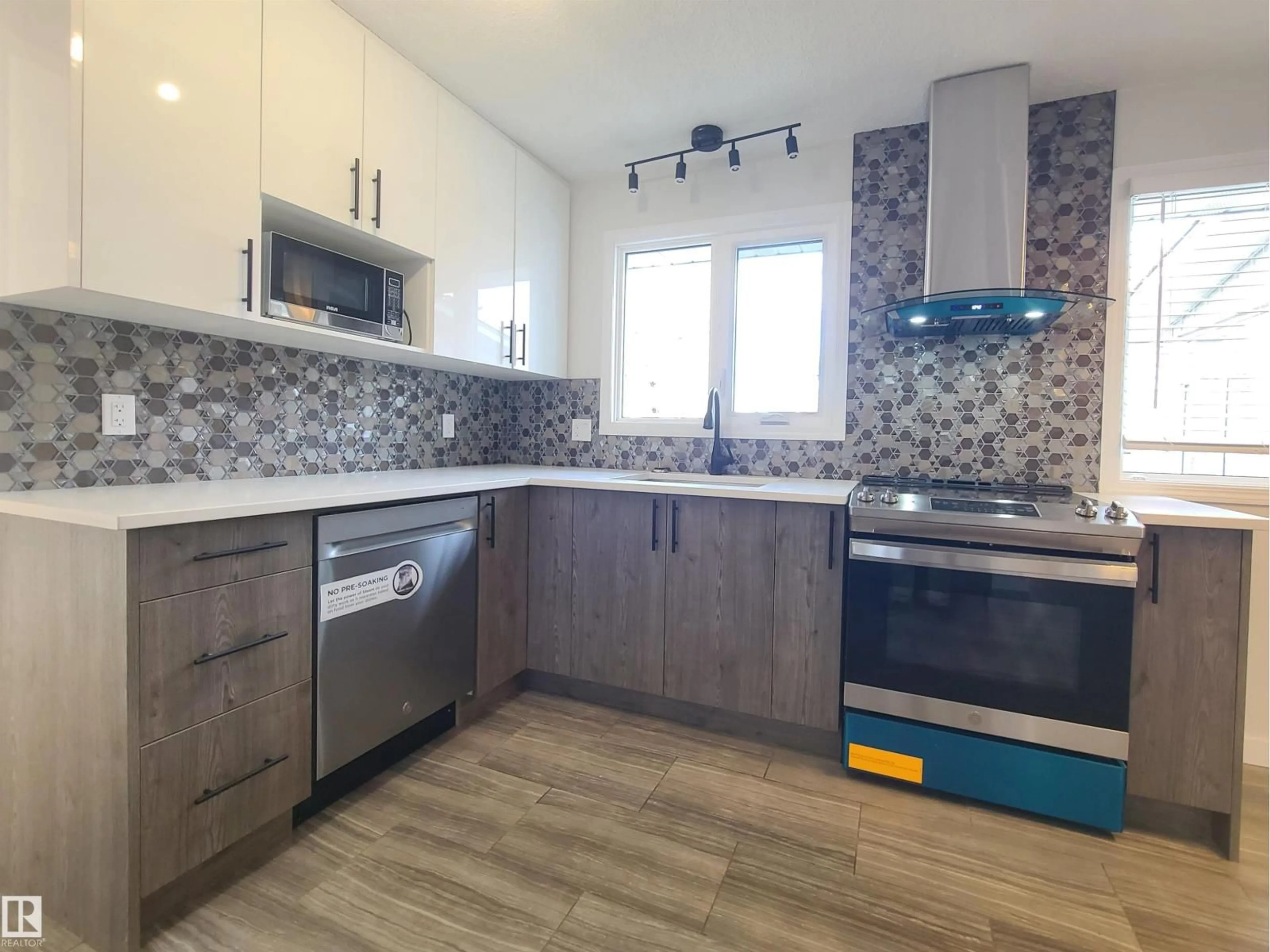 Open concept kitchen, unknown for 18408 81 AV, Edmonton Alberta T5T1G1