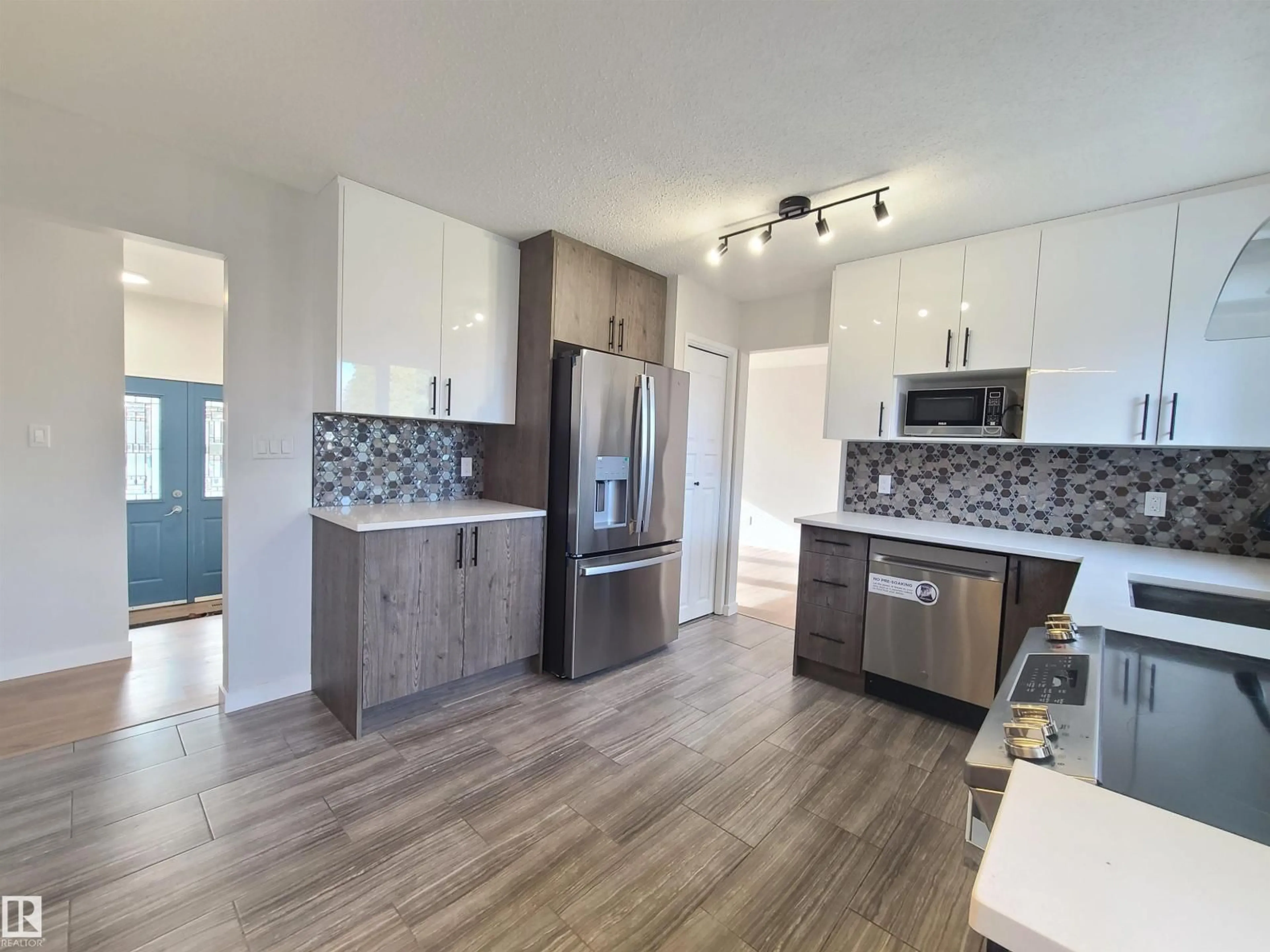 Open concept kitchen, unknown for 18408 81 AV, Edmonton Alberta T5T1G1