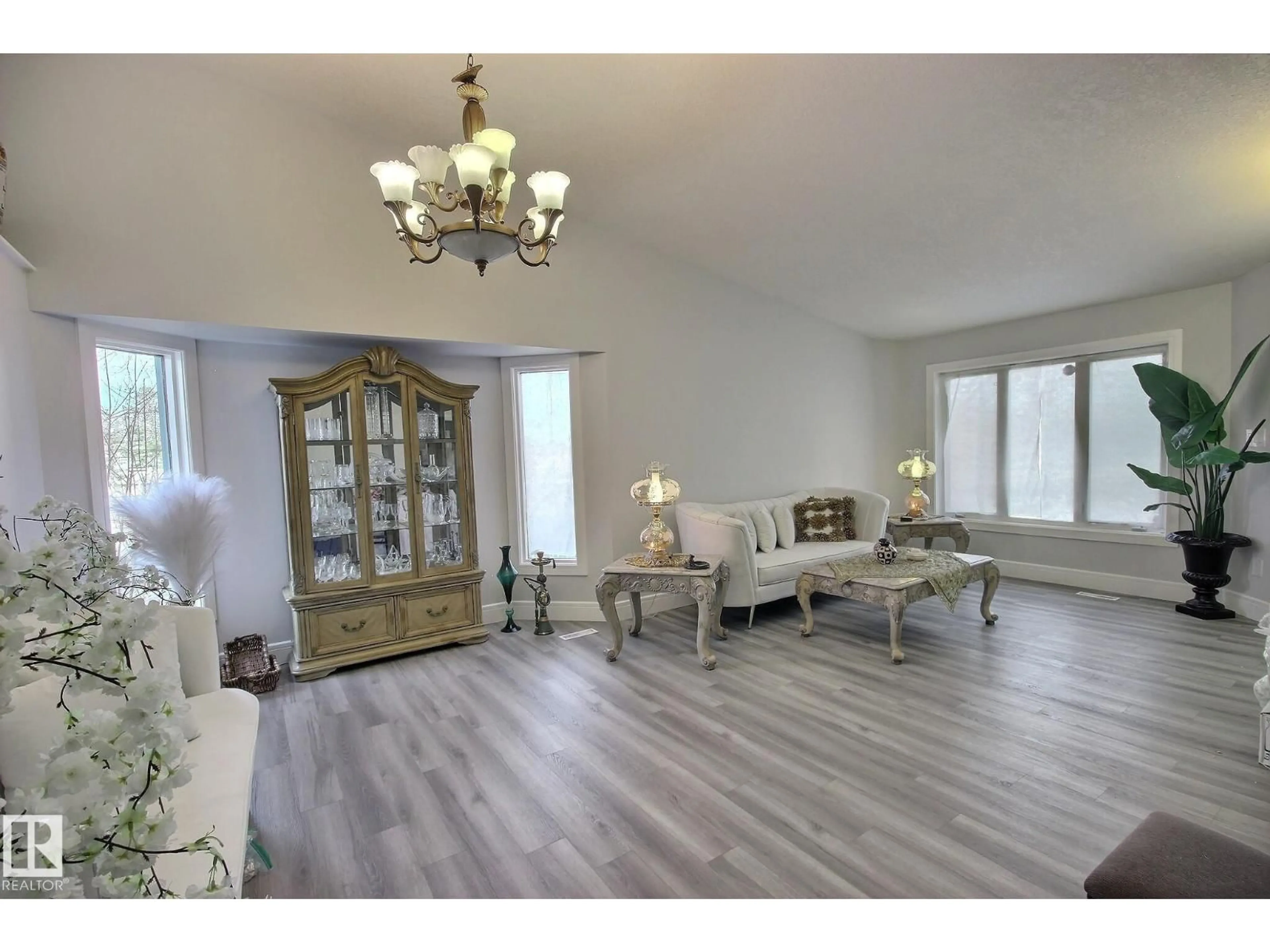 Living room with furniture, wood/laminate floor for 10735 BEAUMARIS RD, Edmonton Alberta T5X5P1