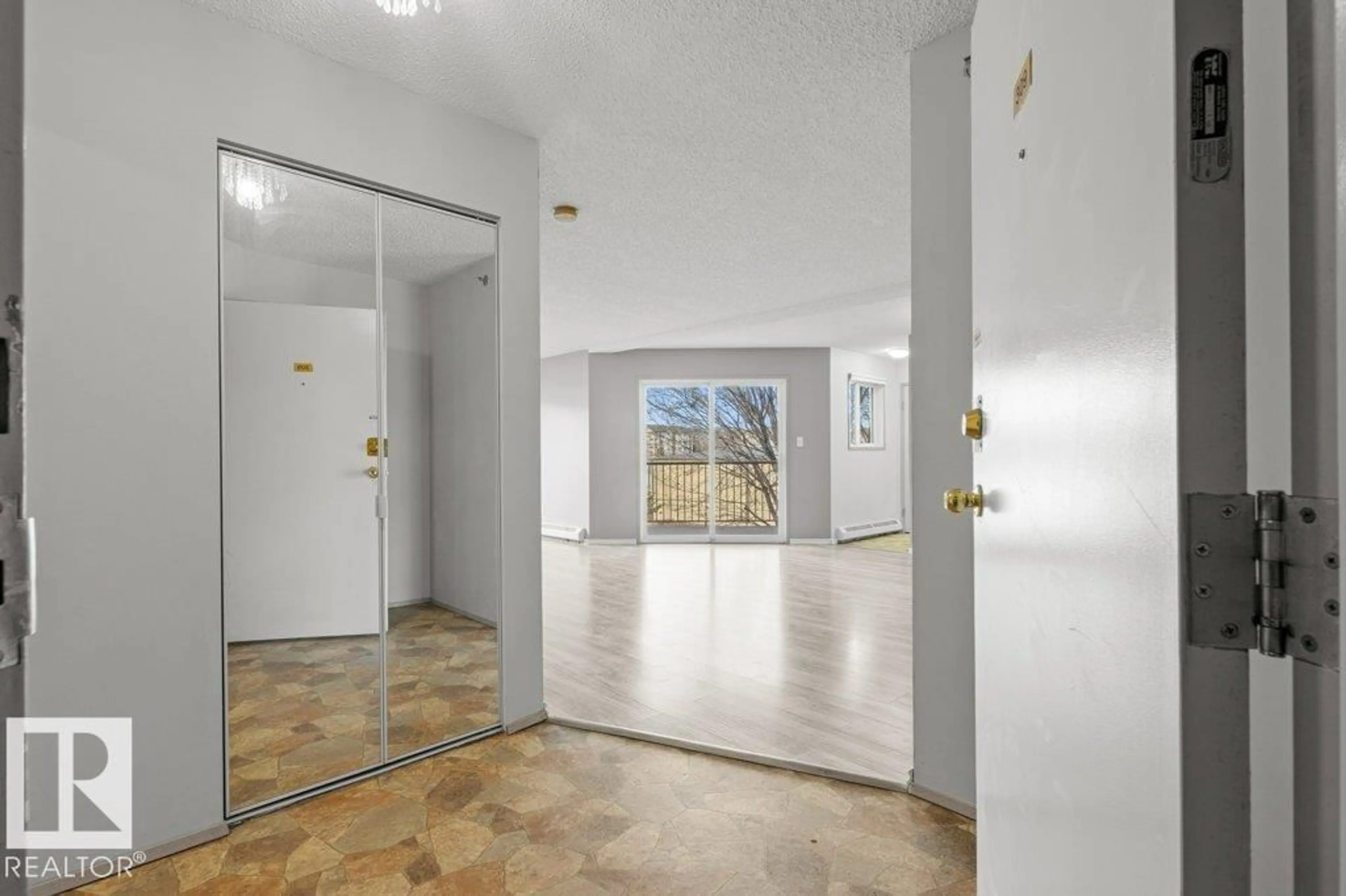 Indoor foyer for #309 - 11218 80 ST NW, Edmonton Alberta T5B5B4