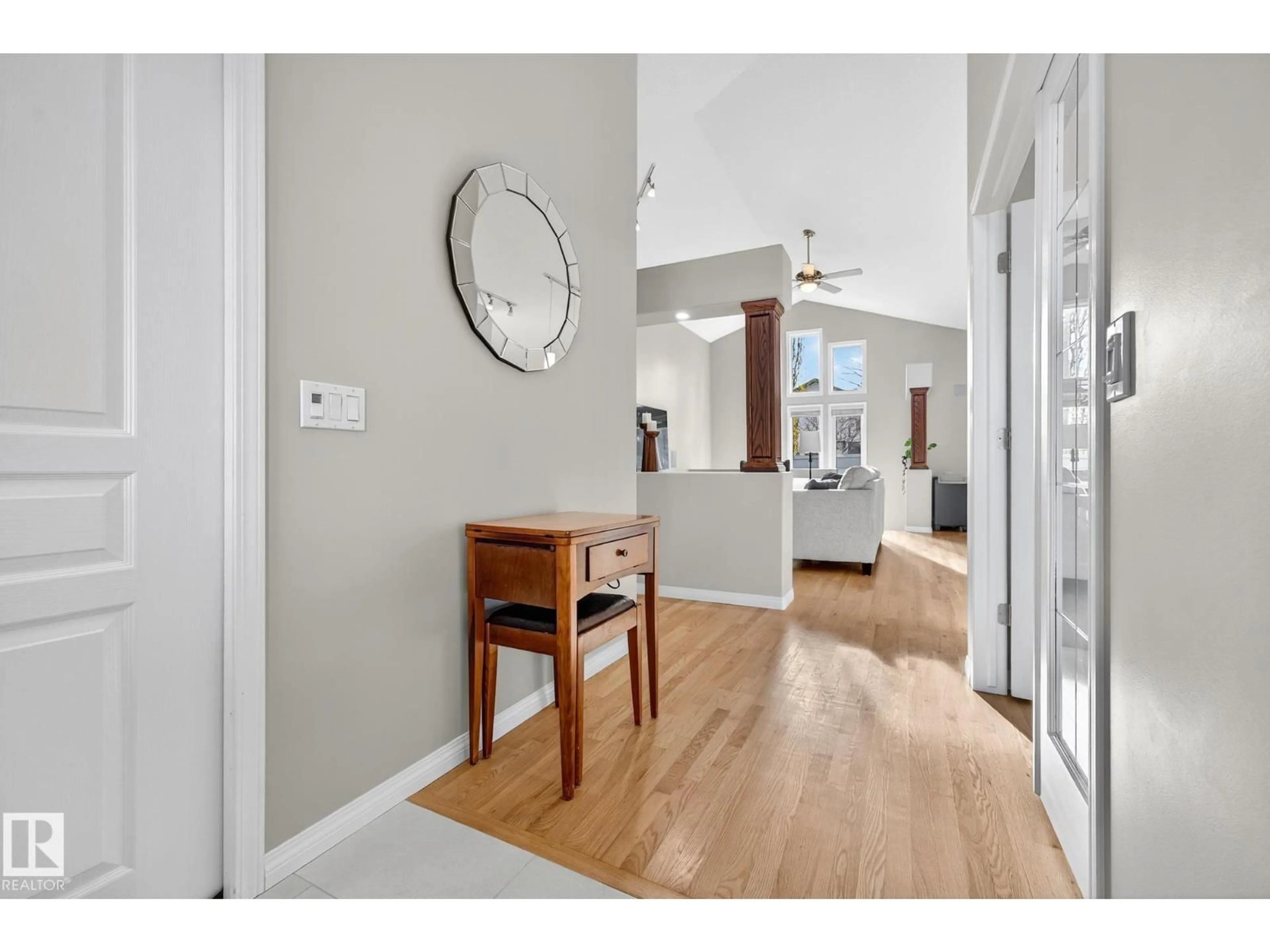 Indoor entryway for 16 HUTCHINSON PL, St. Albert Alberta T8N6R3