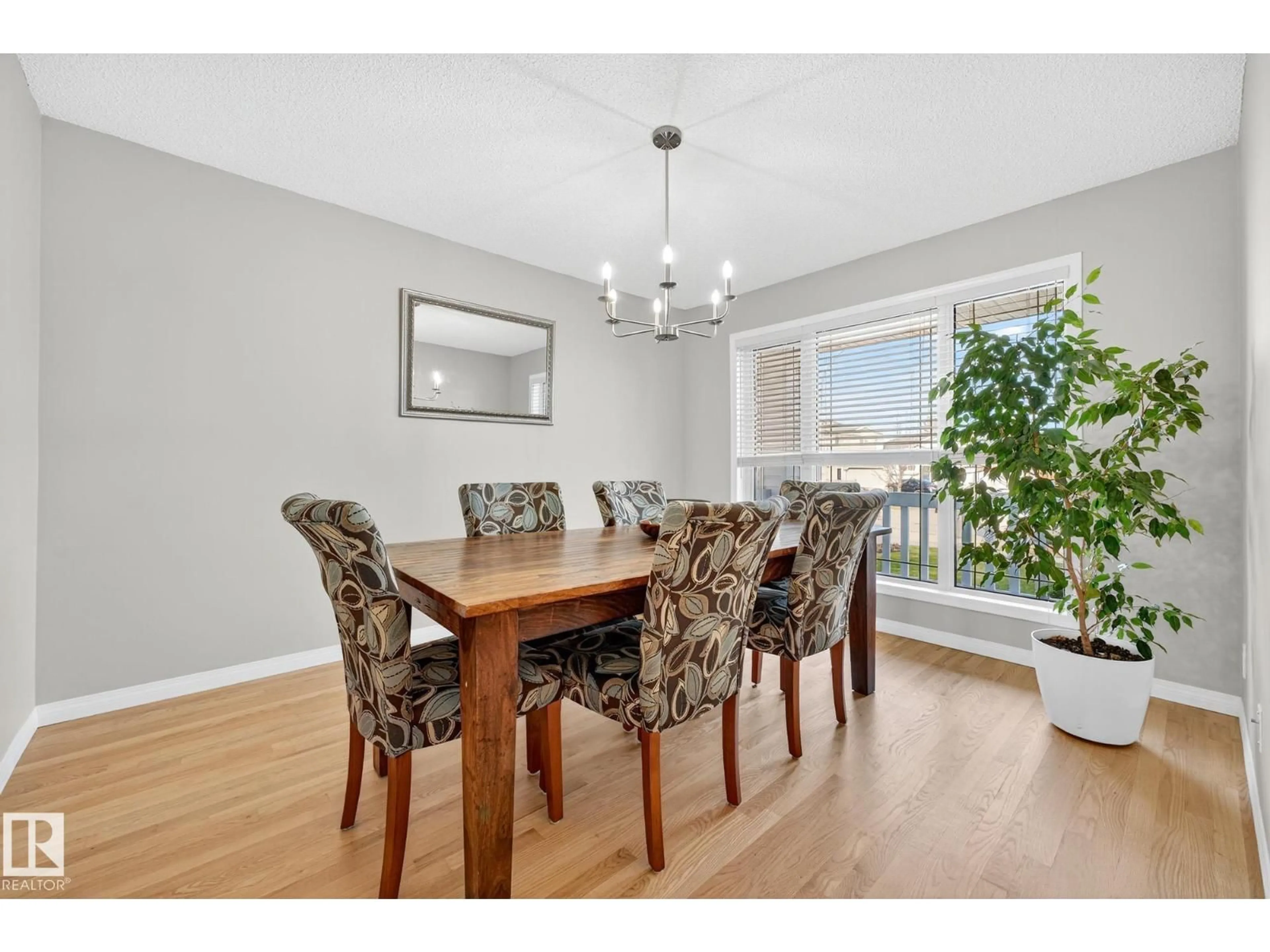 Dining room, wood/laminate floor for 16 HUTCHINSON PL, St. Albert Alberta T8N6R3