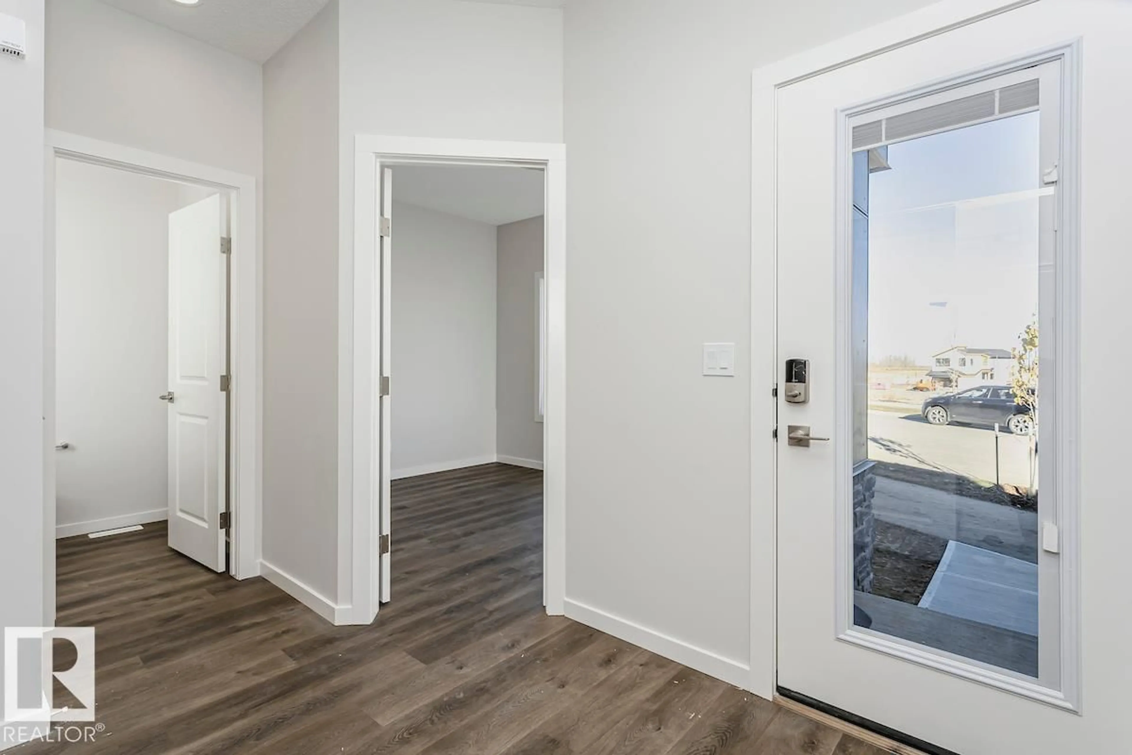 Indoor entryway for 4299 KINGLET DR, Edmonton Alberta T5S2C2