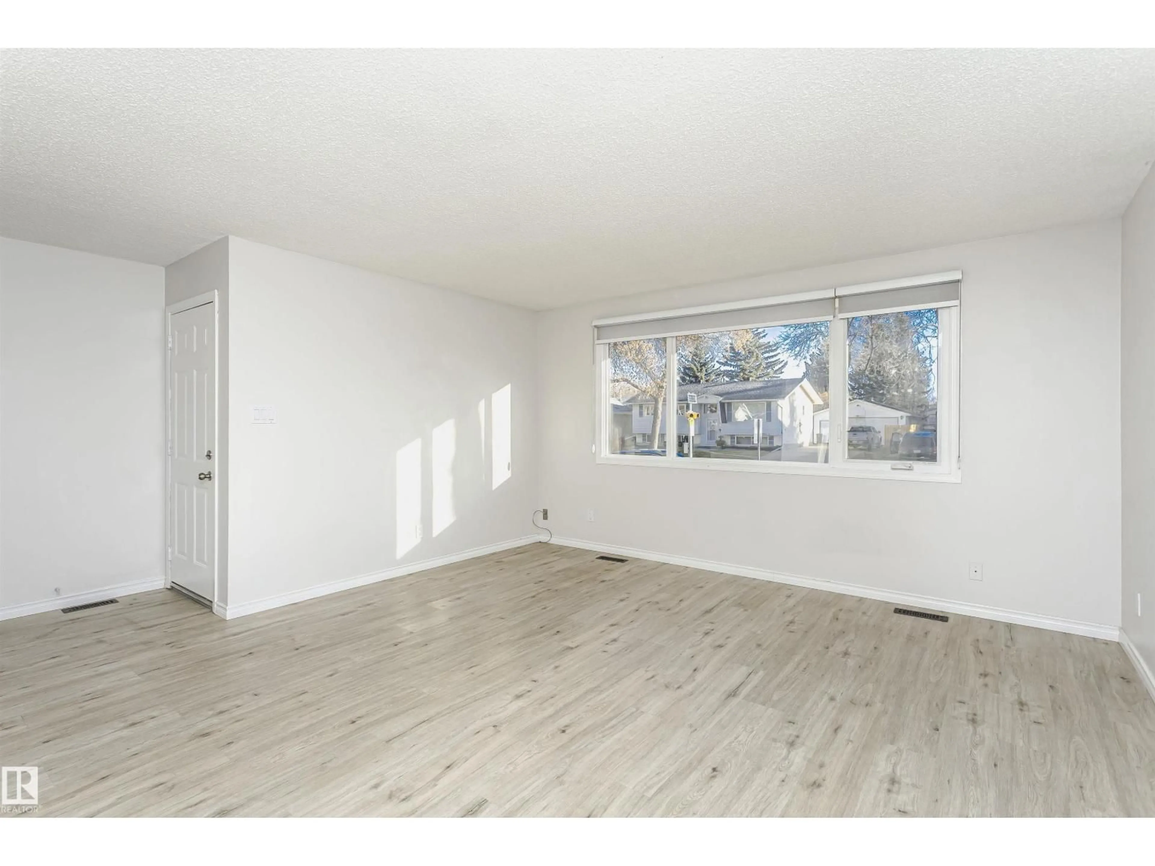 A pic of a room for 5 LAROSE DR, St. Albert Alberta T8N1S5