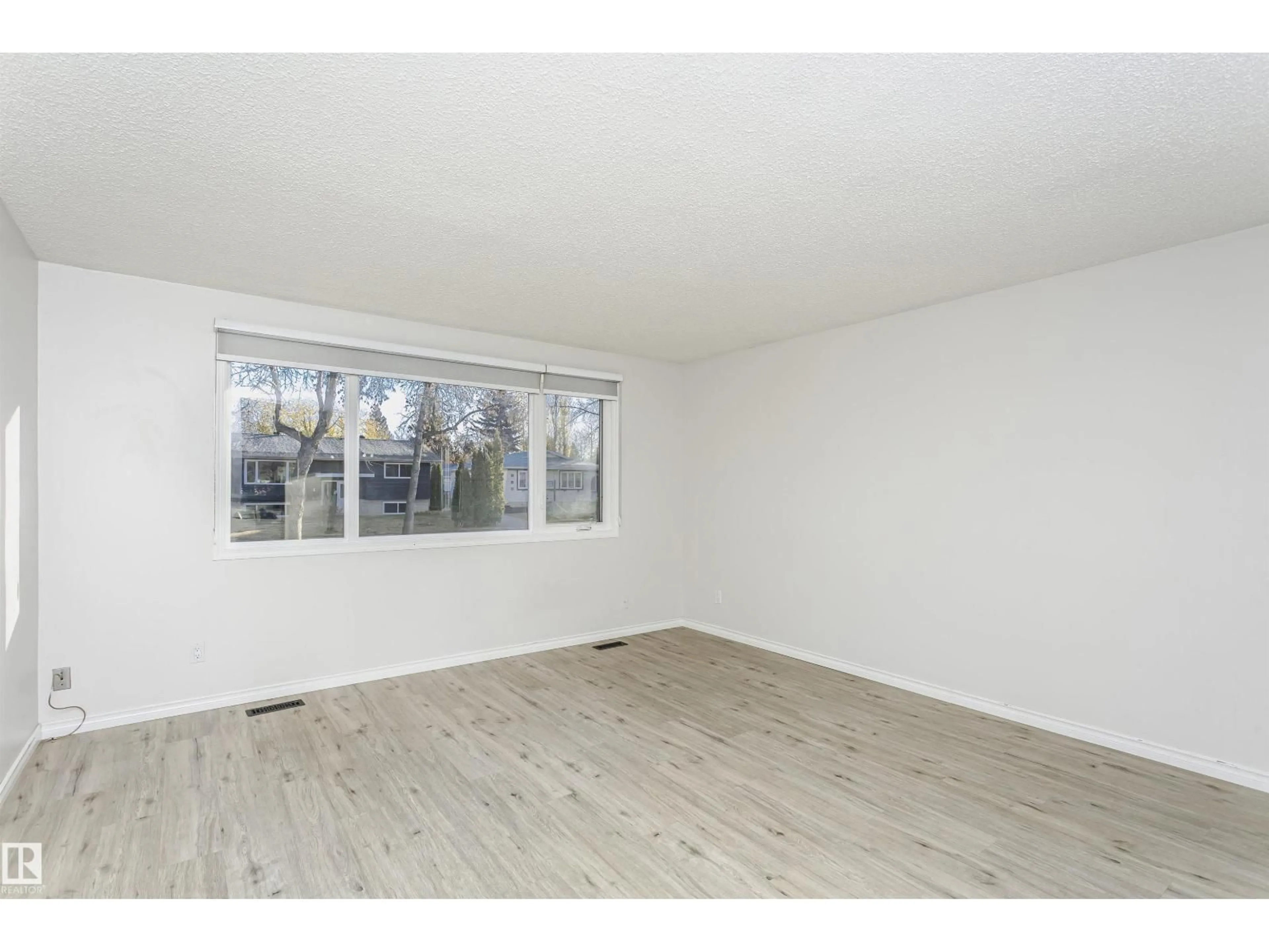 A pic of a room for 5 LAROSE DR, St. Albert Alberta T8N1S5