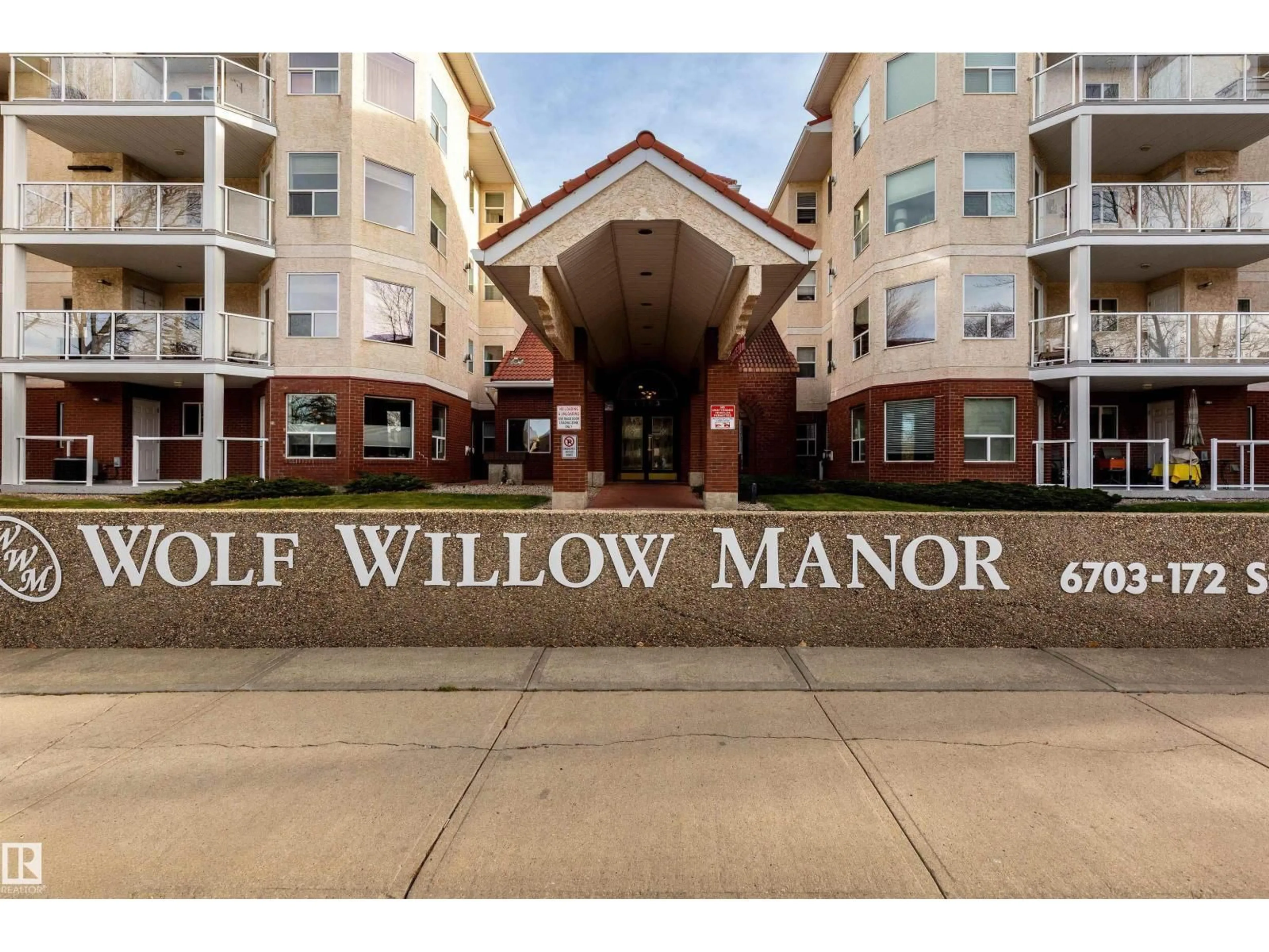 Indoor foyer for #120 - 6703 172 ST NW, Edmonton Alberta T5T6H9