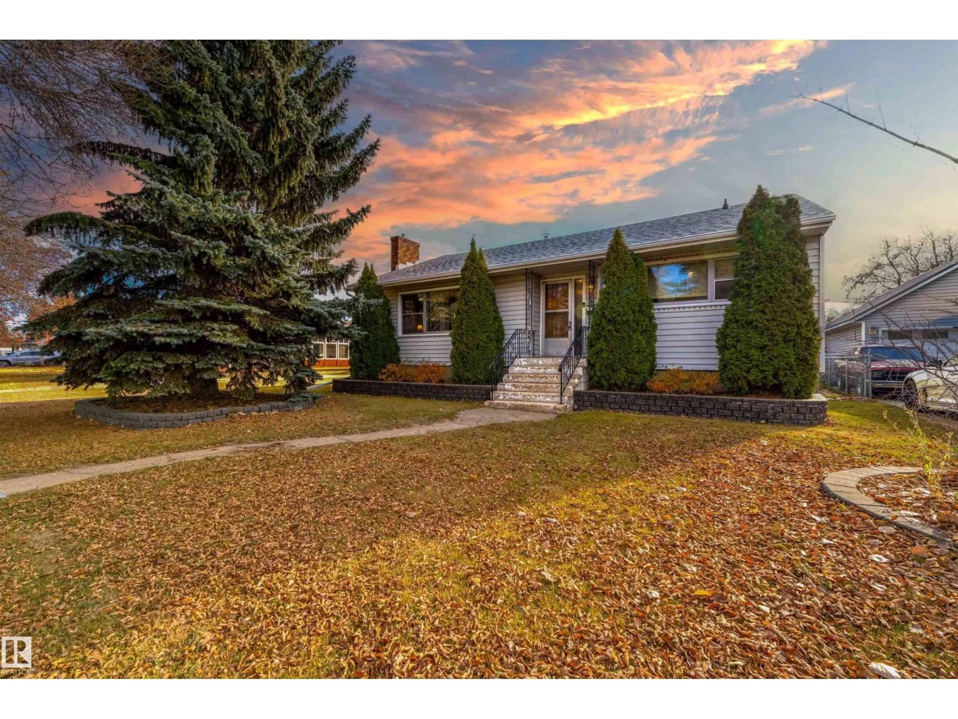 A pic from outside/outdoor area/front of a property/back of a property/a pic from drone, street for 19 LOWE AV, Fort Saskatchewan Alberta T8L2K9