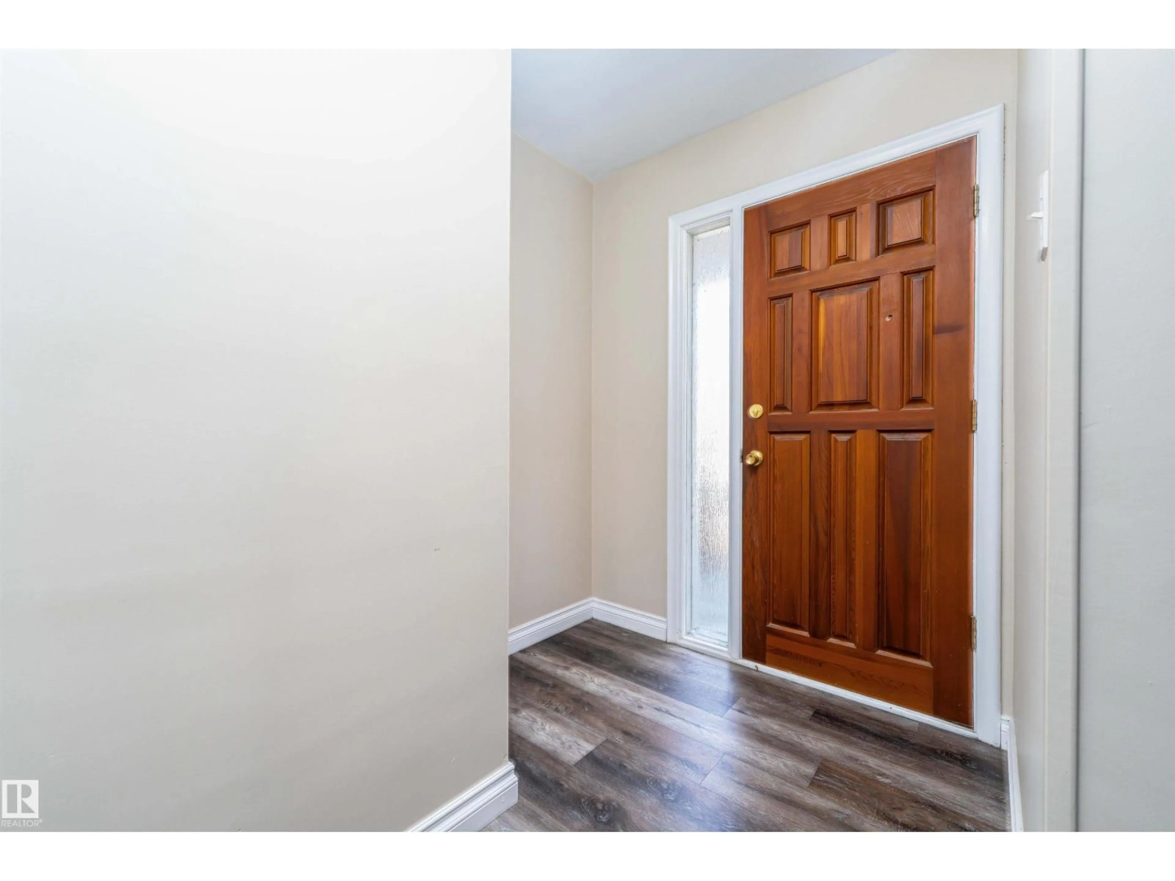 Indoor entryway for 19 LOWE AV, Fort Saskatchewan Alberta T8L2K9