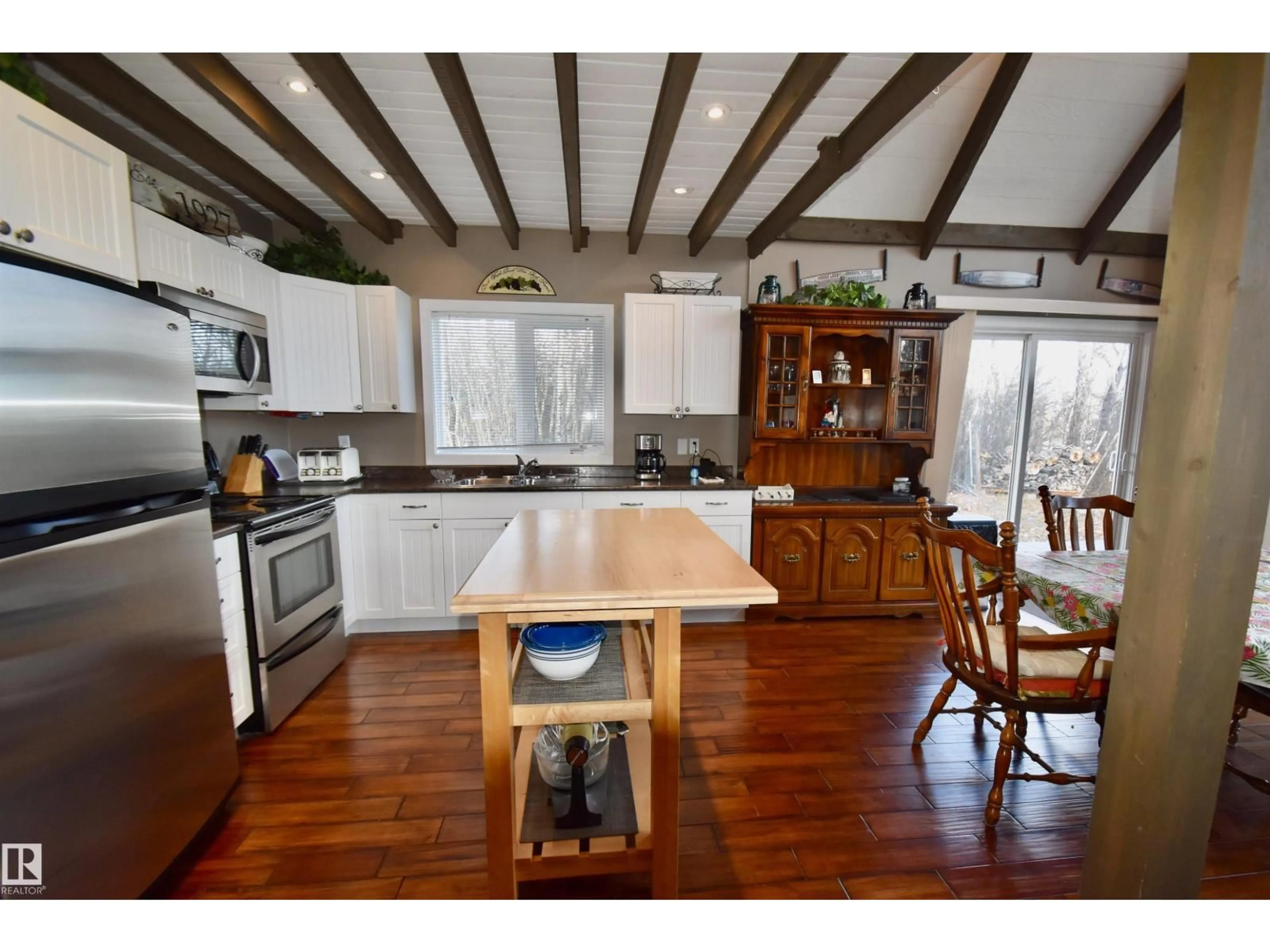 Open concept kitchen, unknown for 59201 - 603 RNG ROAD 95, Rural St. Paul County Alberta T0A3A0