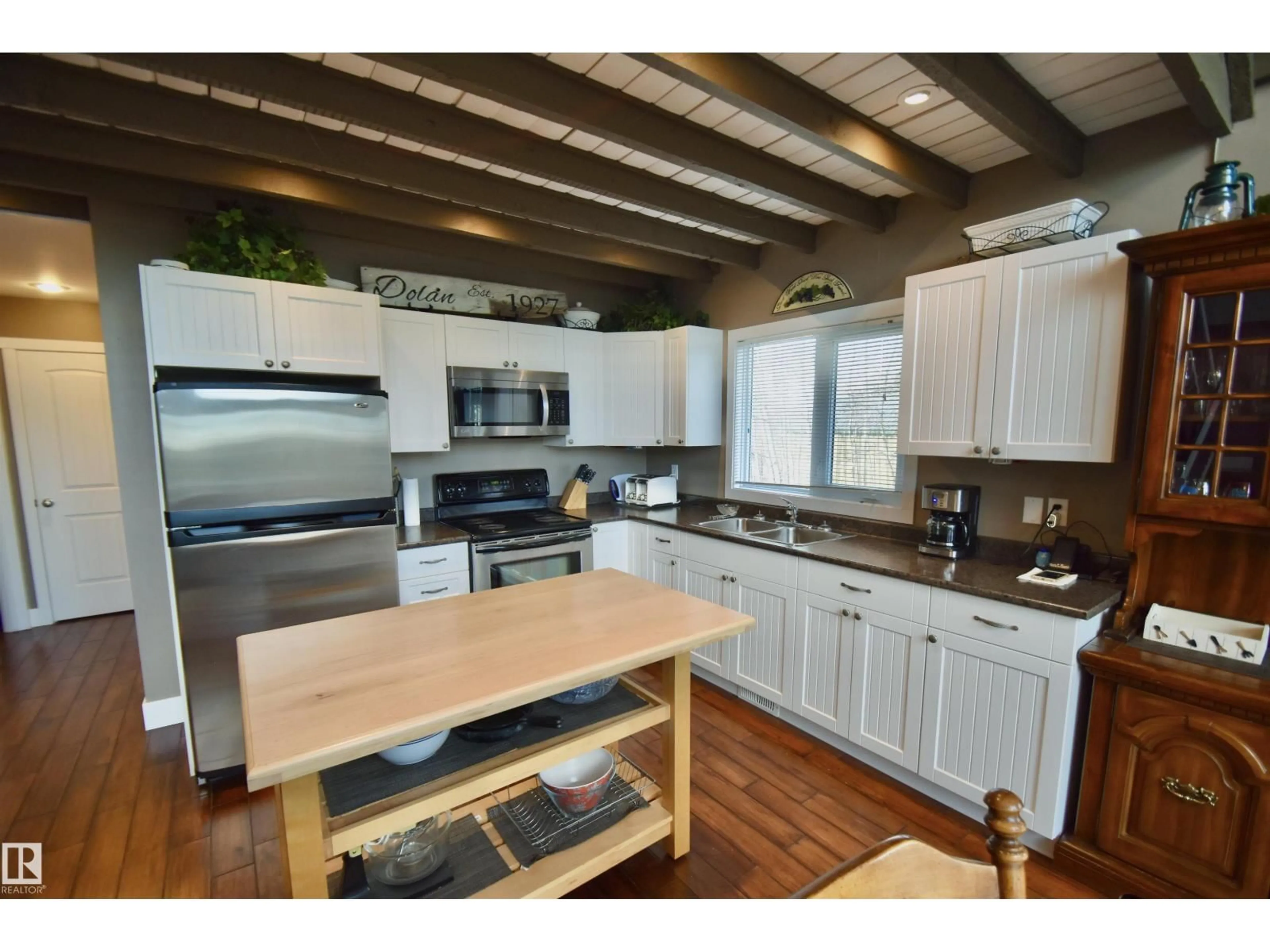 Open concept kitchen, wood/laminate floor for 59201 - 603 RNG ROAD 95, Rural St. Paul County Alberta T0A3A0