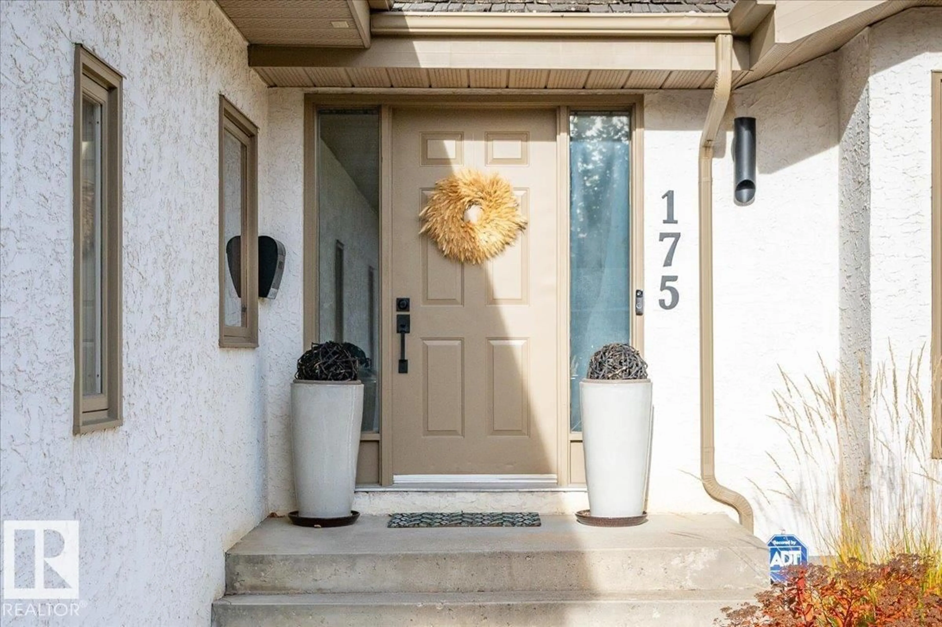 Indoor entryway for 175 ROY ST, Edmonton Alberta T6R2A9