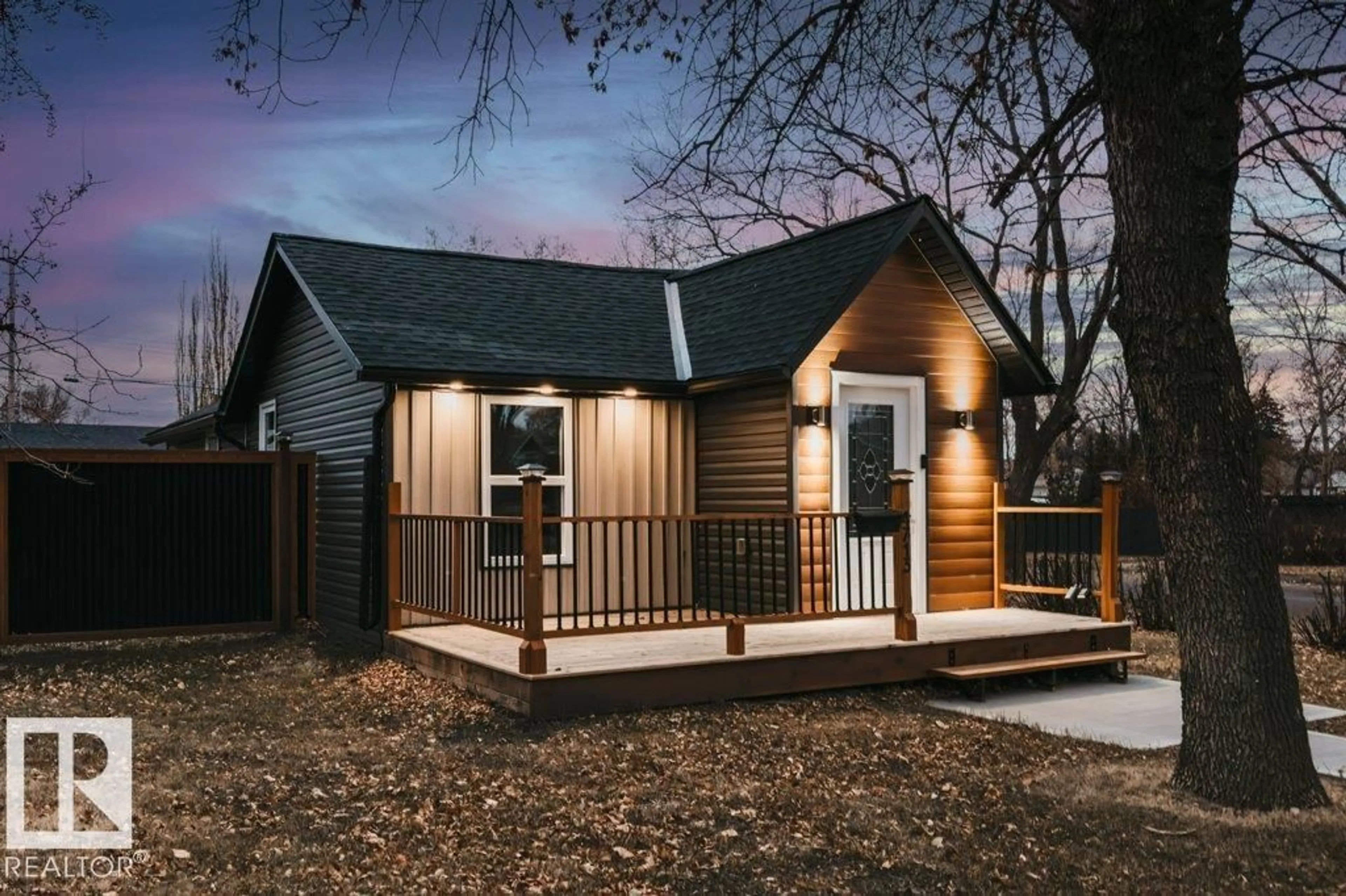 Home with vinyl exterior material, street for 4713 48 AV, Wetaskiwin Alberta T9A0M4