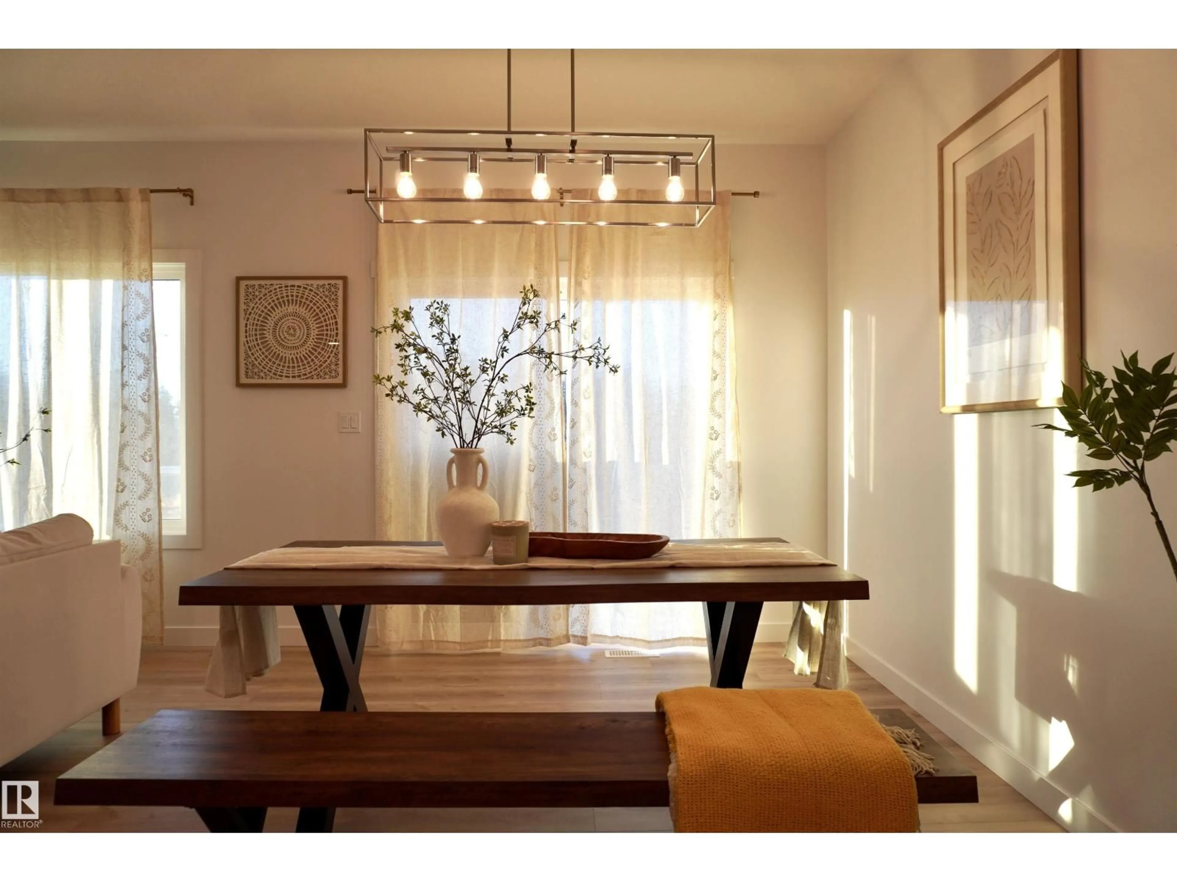 Dining room, wood/laminate floor for 637 KINGLET BV, Edmonton Alberta T5S0S8