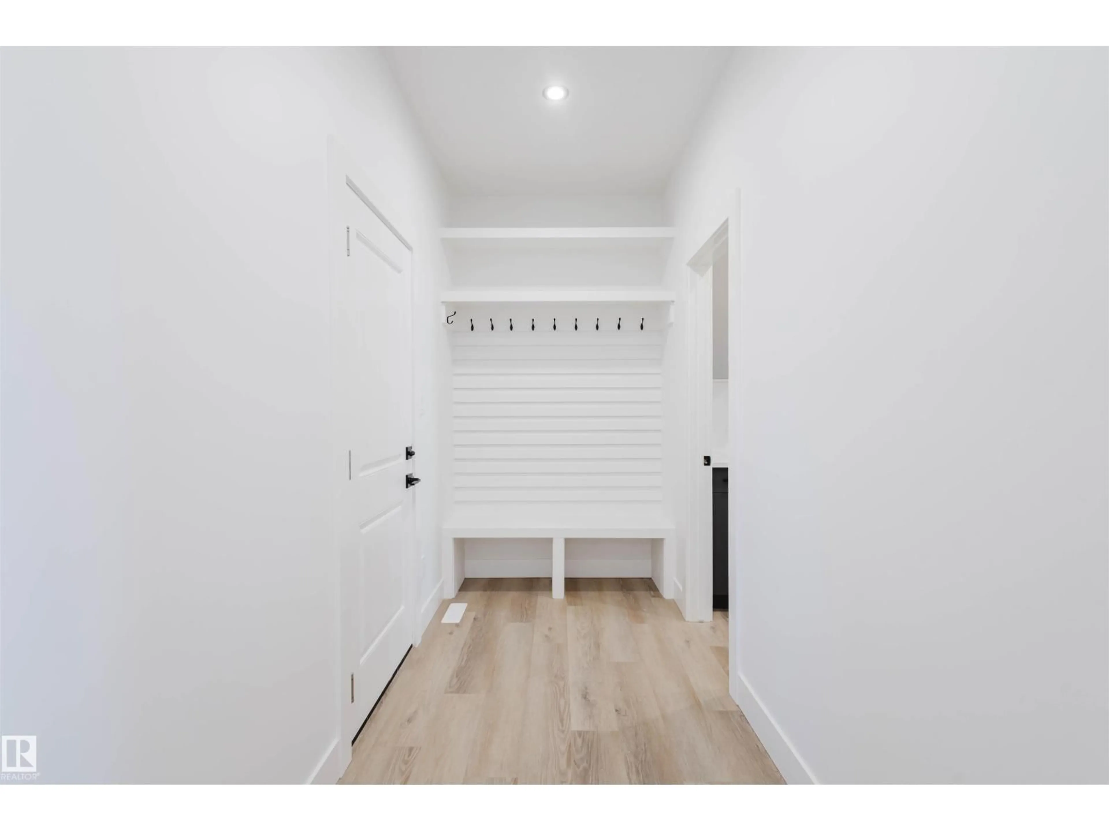 Indoor entryway for 1566 SISKIN LI, Edmonton Alberta T5S0V1