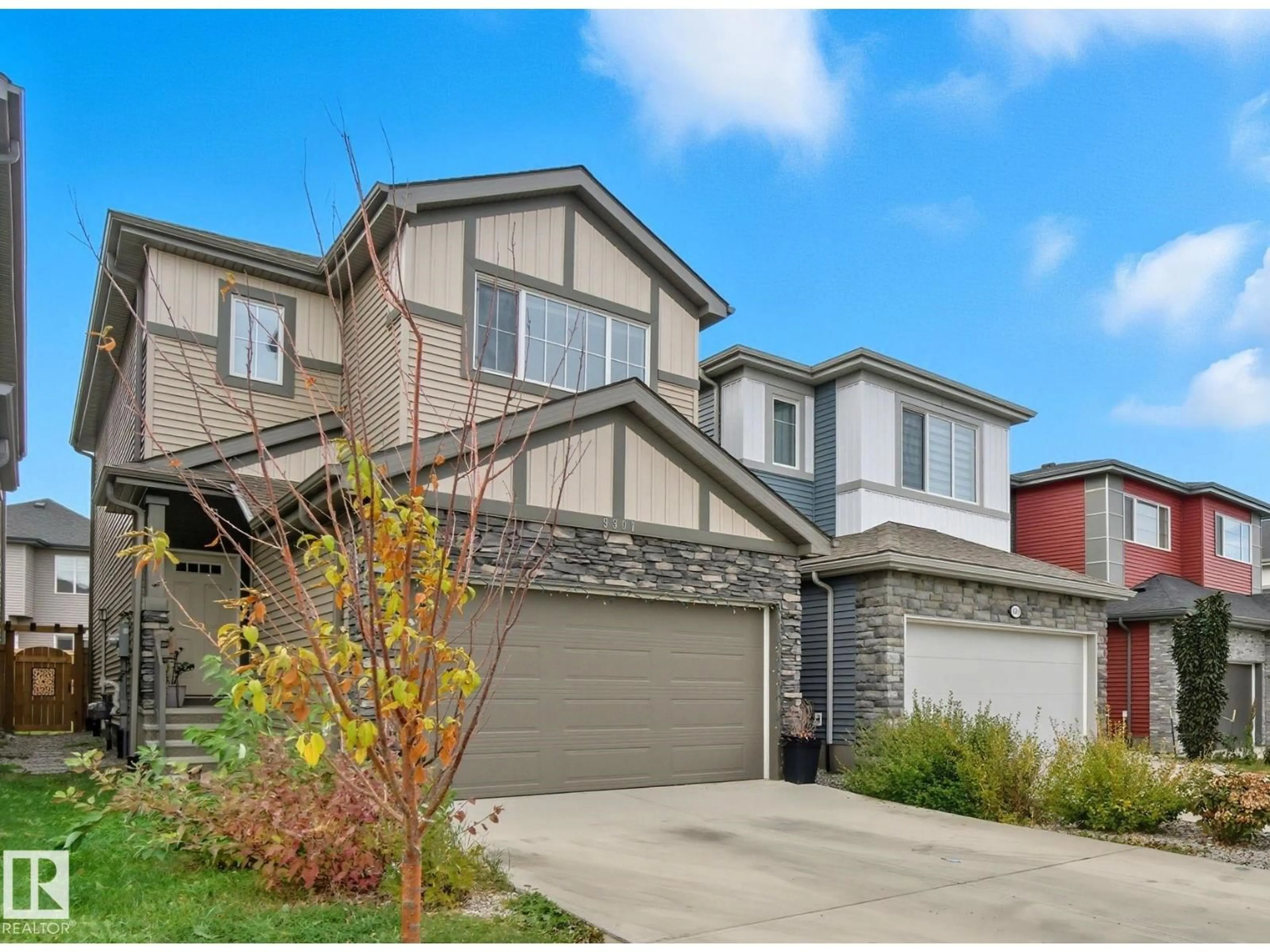Home with vinyl exterior material, street for 9307 PEAR LINK SW, Edmonton Alberta T6X2N8