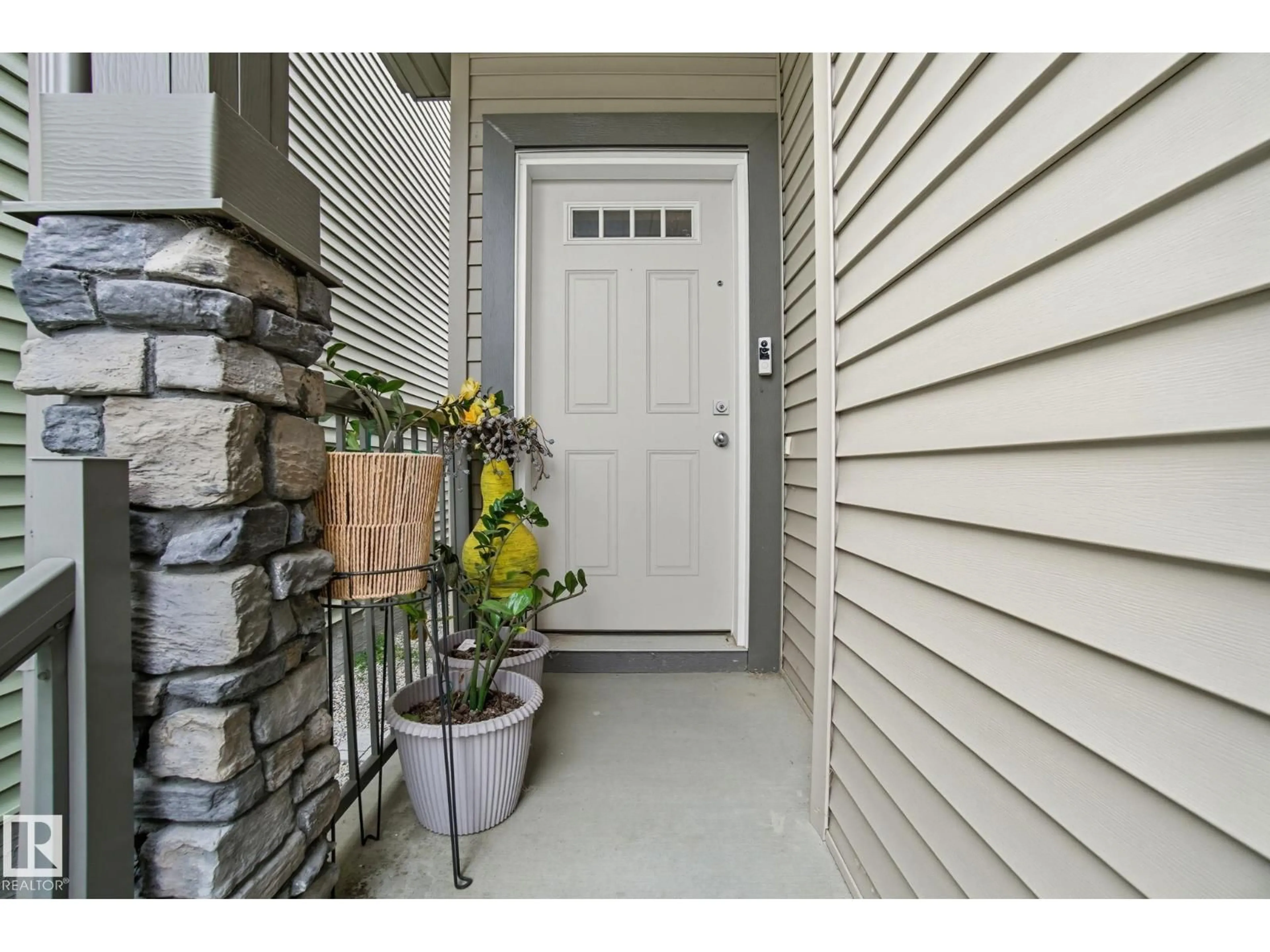 Indoor entryway for 9307 PEAR LINK SW, Edmonton Alberta T6X2N8