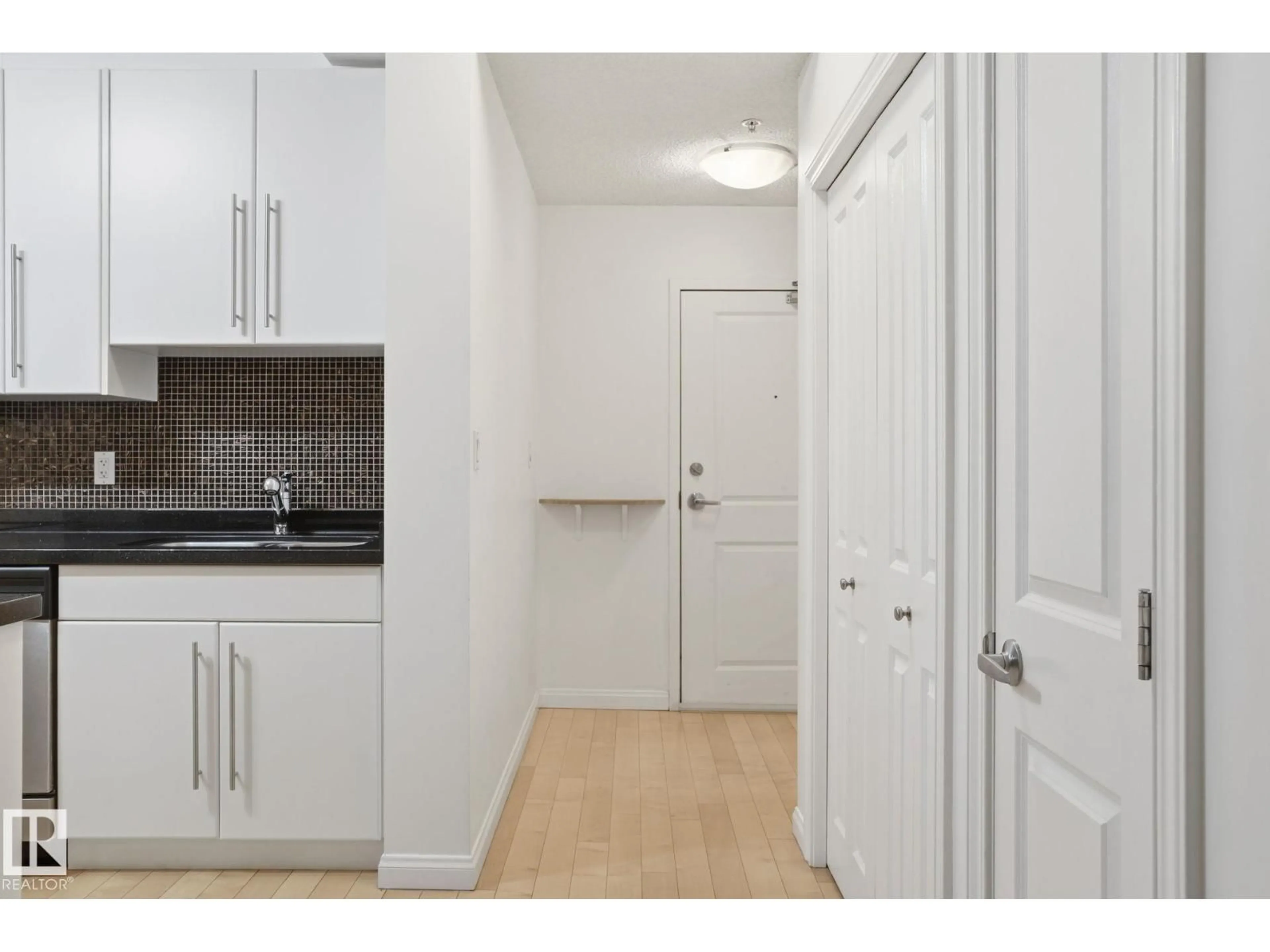 Standard kitchen, unknown for 1101 - 9819 104 ST NW, Edmonton Alberta T5K0Y8