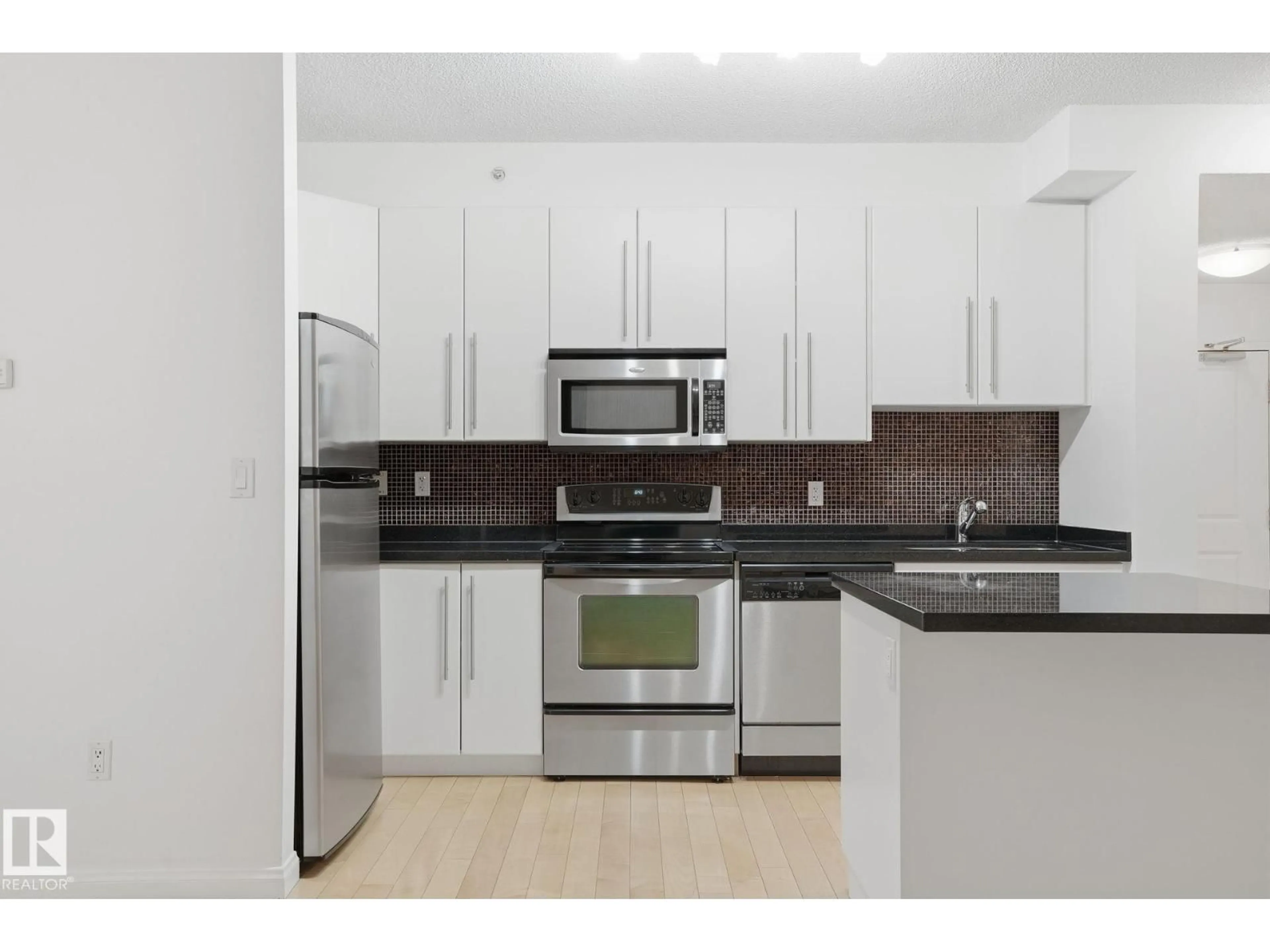 Standard kitchen, unknown for 1101 - 9819 104 ST NW, Edmonton Alberta T5K0Y8