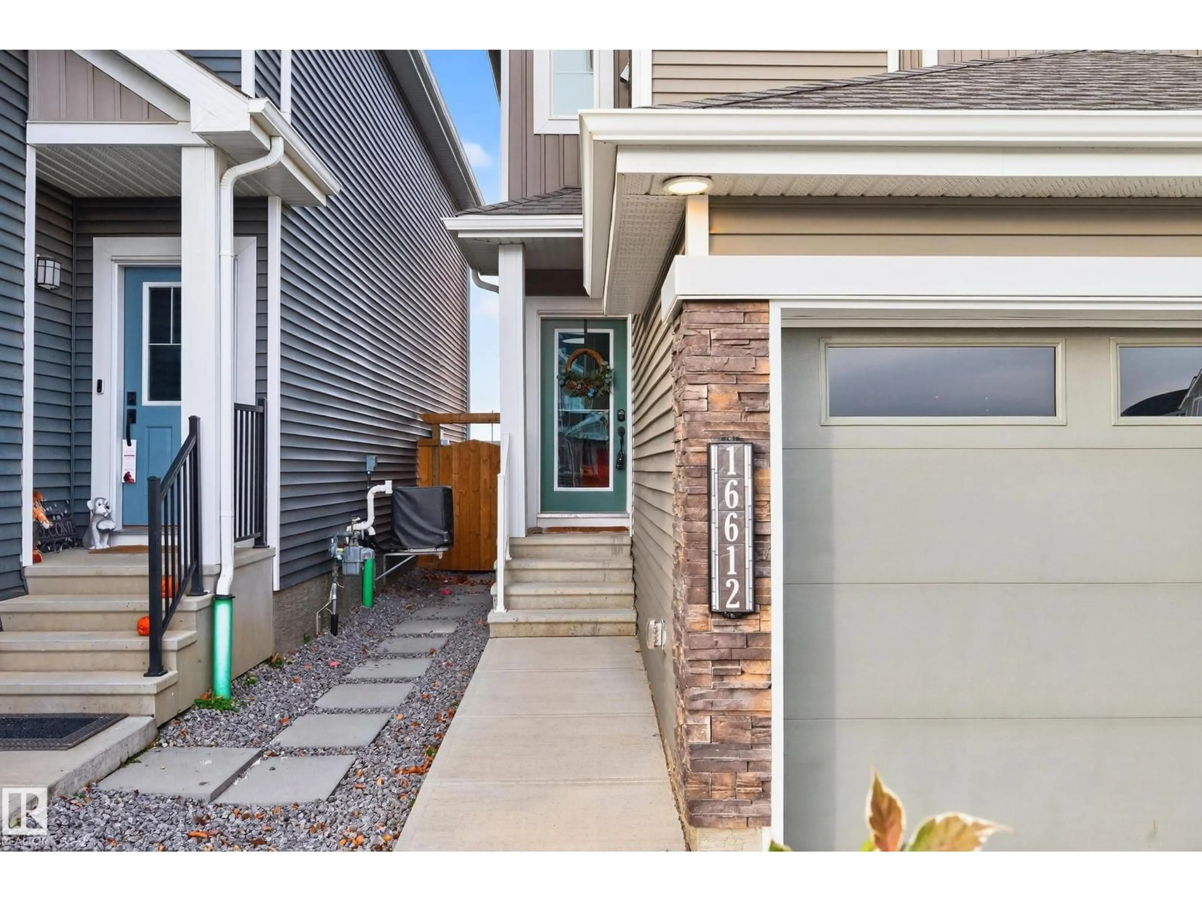 Indoor entryway for SW - 16612 30 AV, Edmonton Alberta T6W4P9