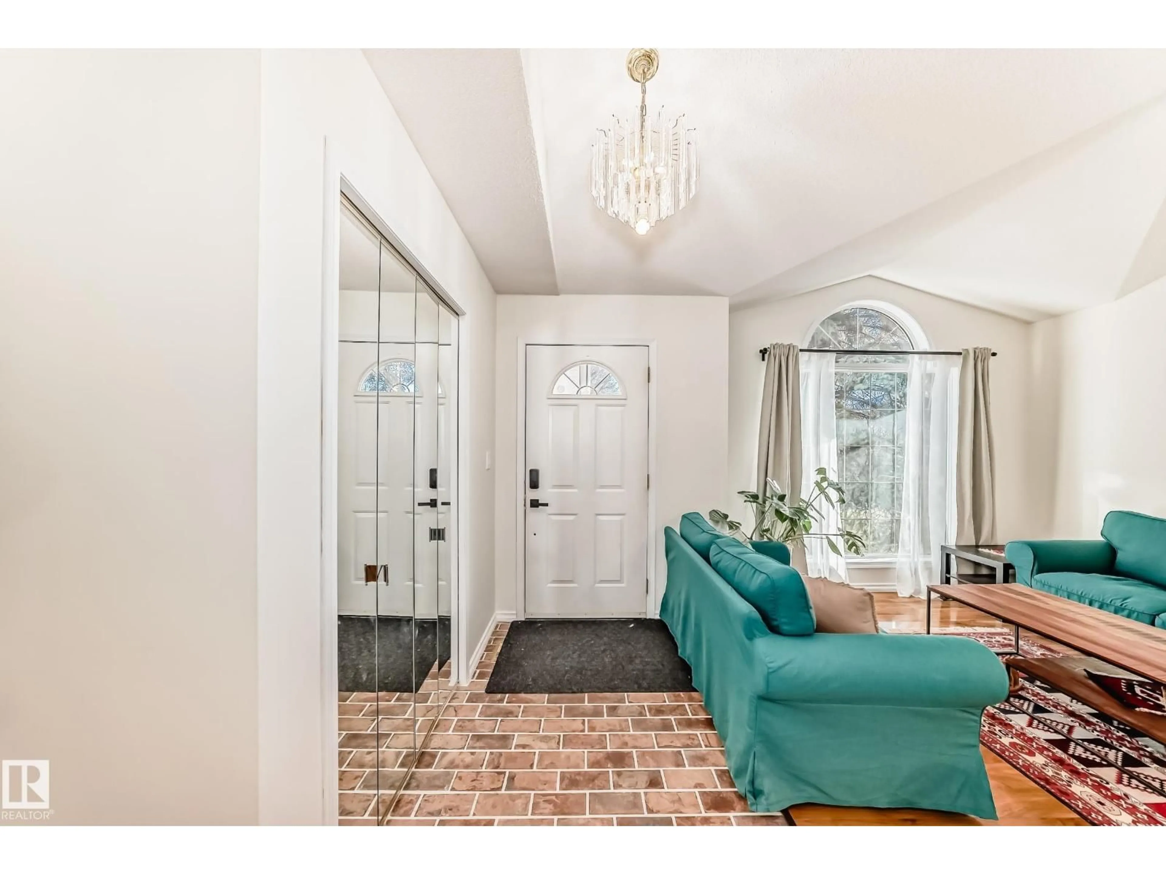 Indoor entryway for 922 BURROWS CR, Edmonton Alberta T6R2L3