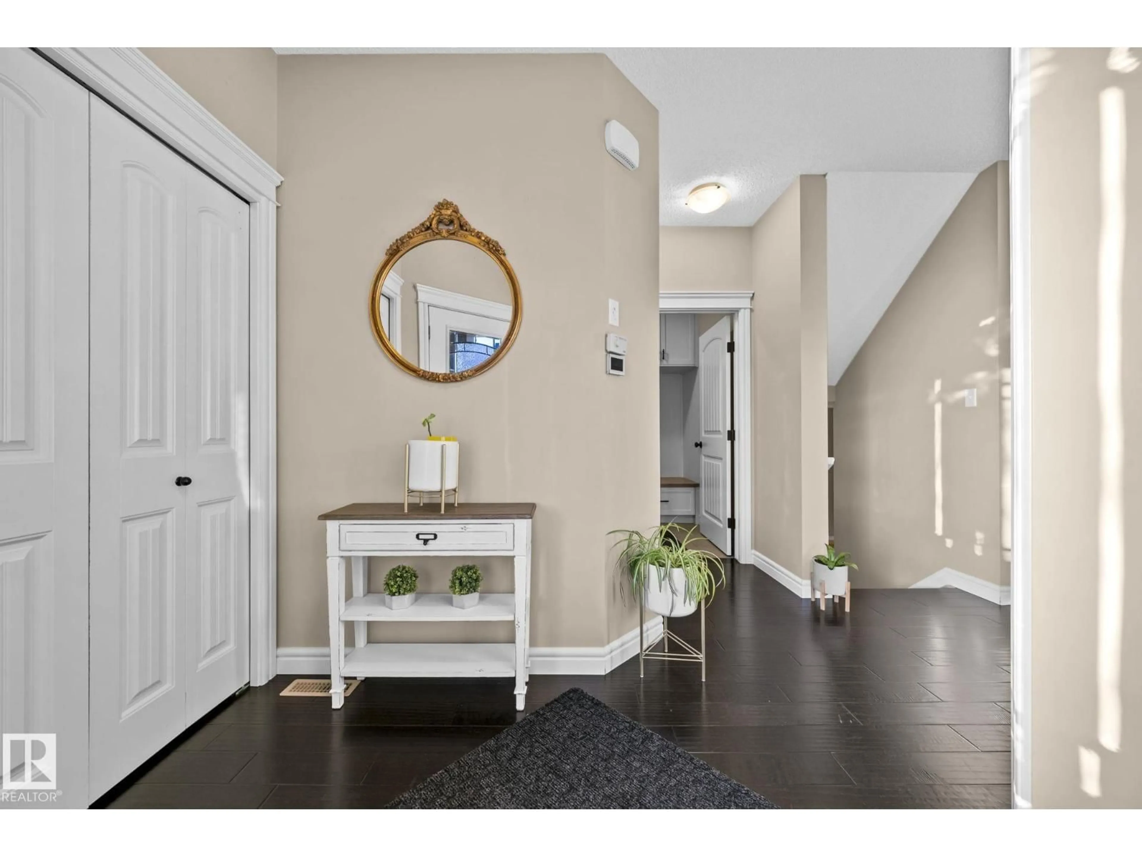 Indoor entryway for 7403 GETTY WY, Edmonton Alberta T5T4L7