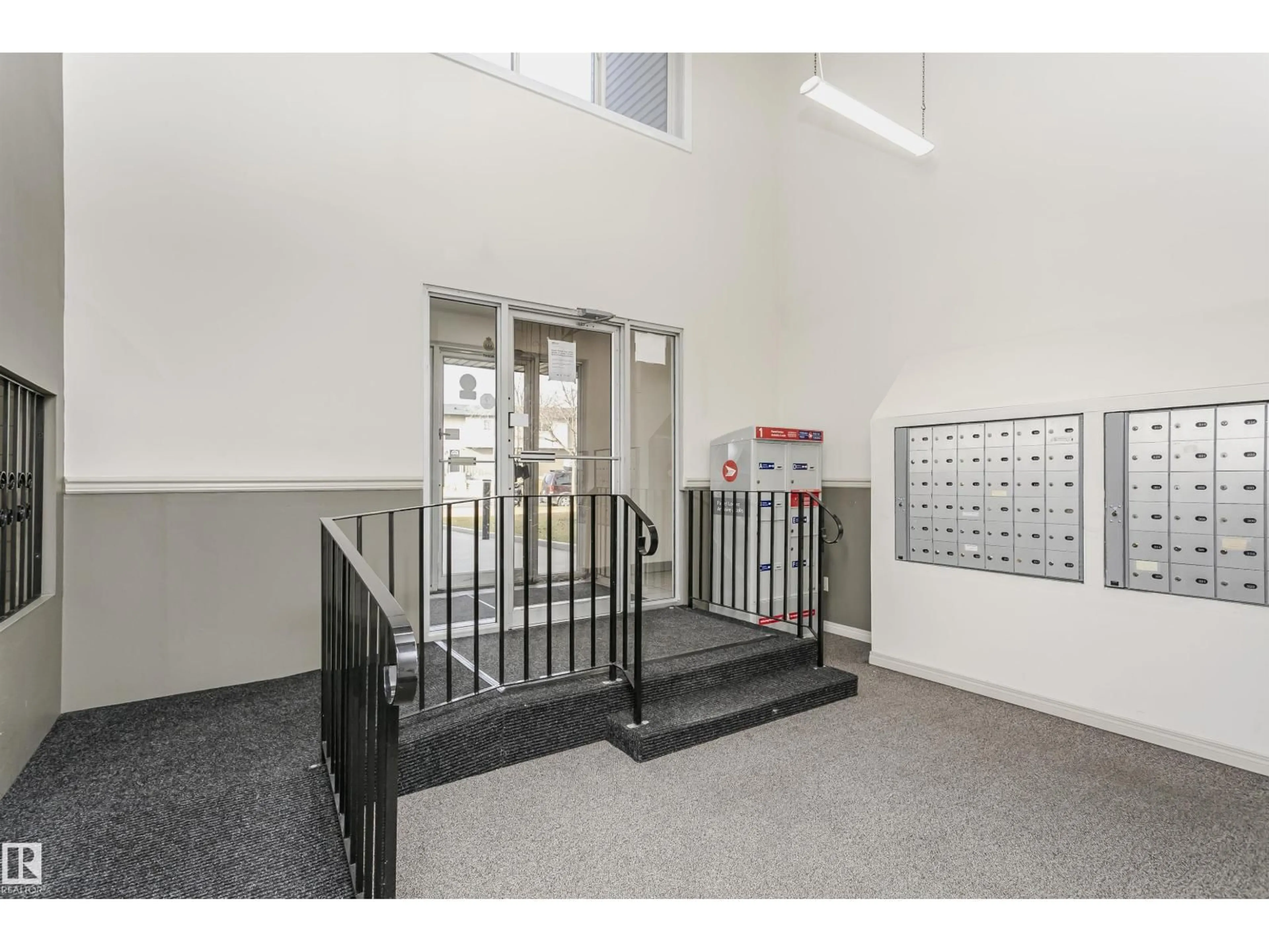 Indoor foyer for 109 - 15105 121 ST NW, Edmonton Alberta T5X2G3