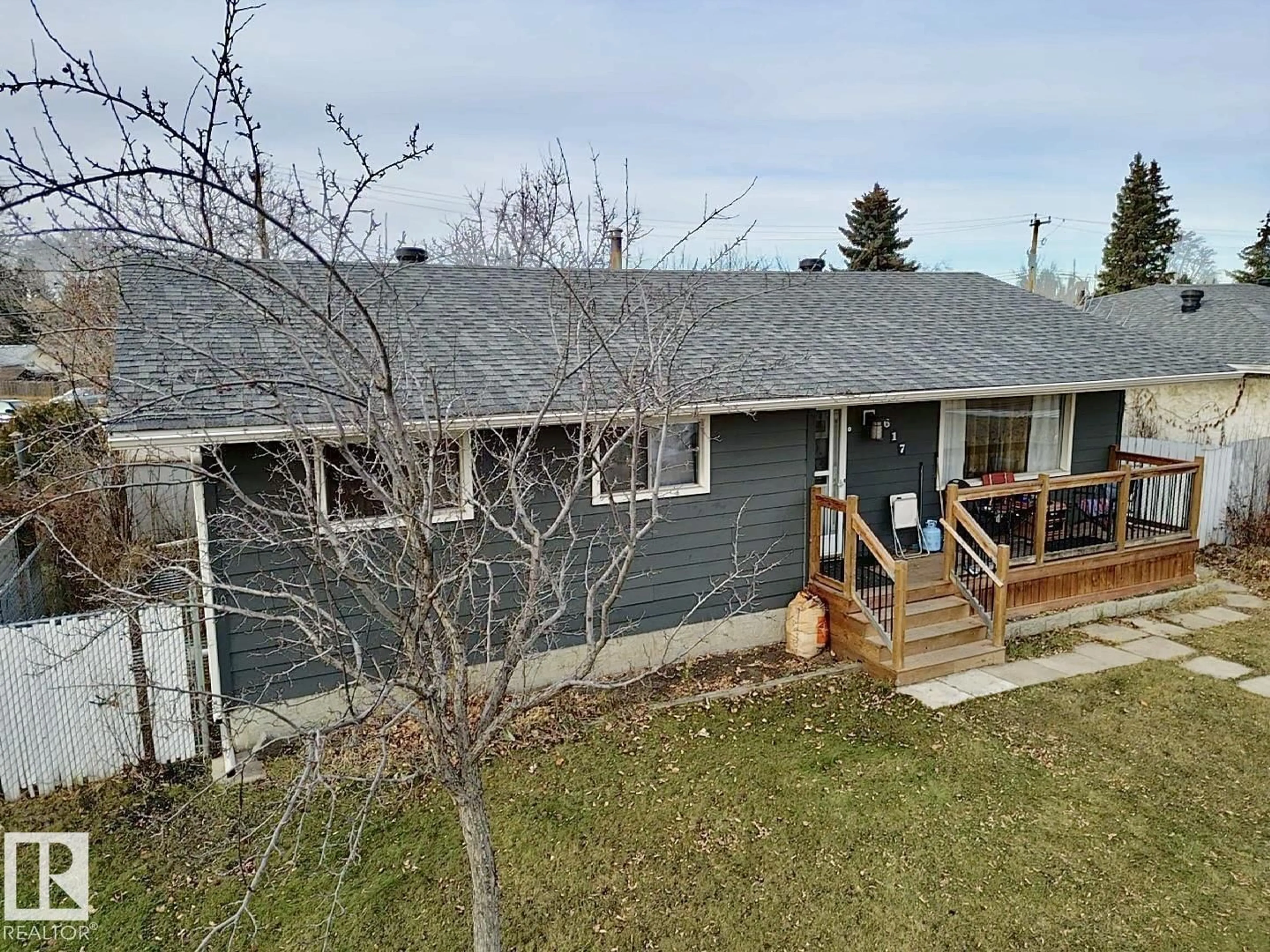 A pic from outside/outdoor area/front of a property/back of a property/a pic from drone, street for 617 MCLEOD AV, Spruce Grove Alberta T7X2H1