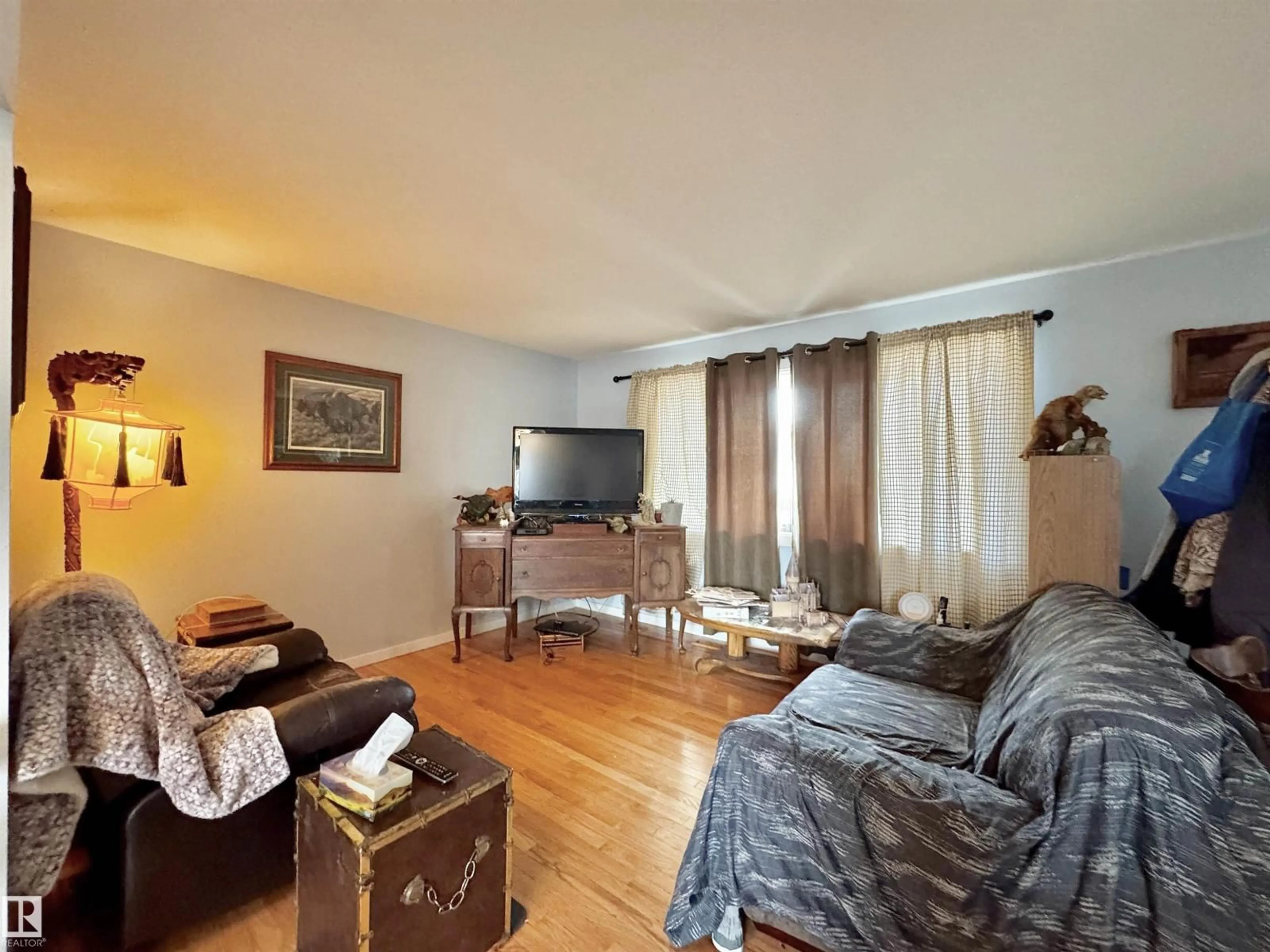 Living room with furniture, wood/laminate floor for 617 MCLEOD AV, Spruce Grove Alberta T7X2H1