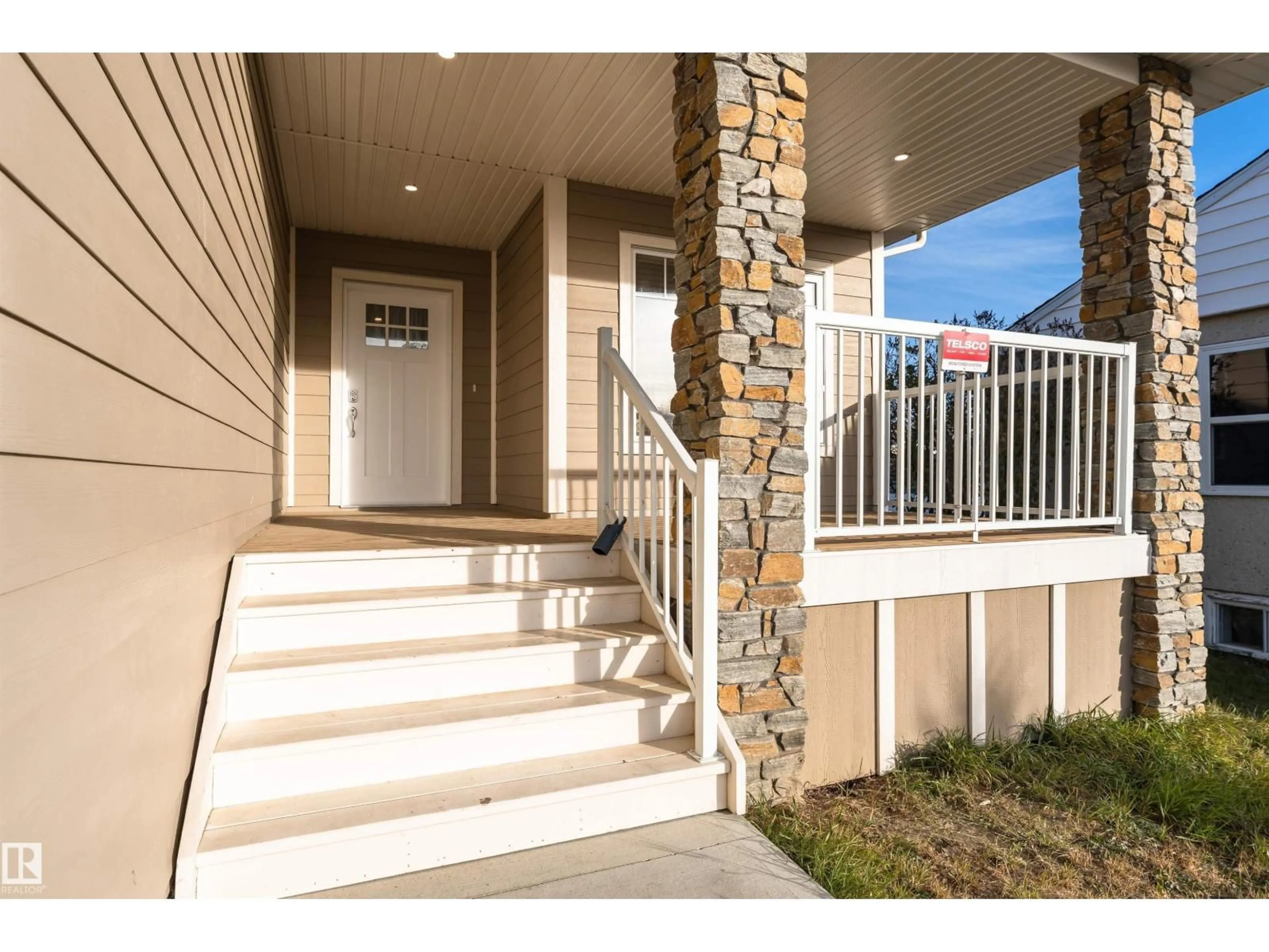 Indoor entryway for 5121 52 AV, Stony Plain Alberta T7X1C2