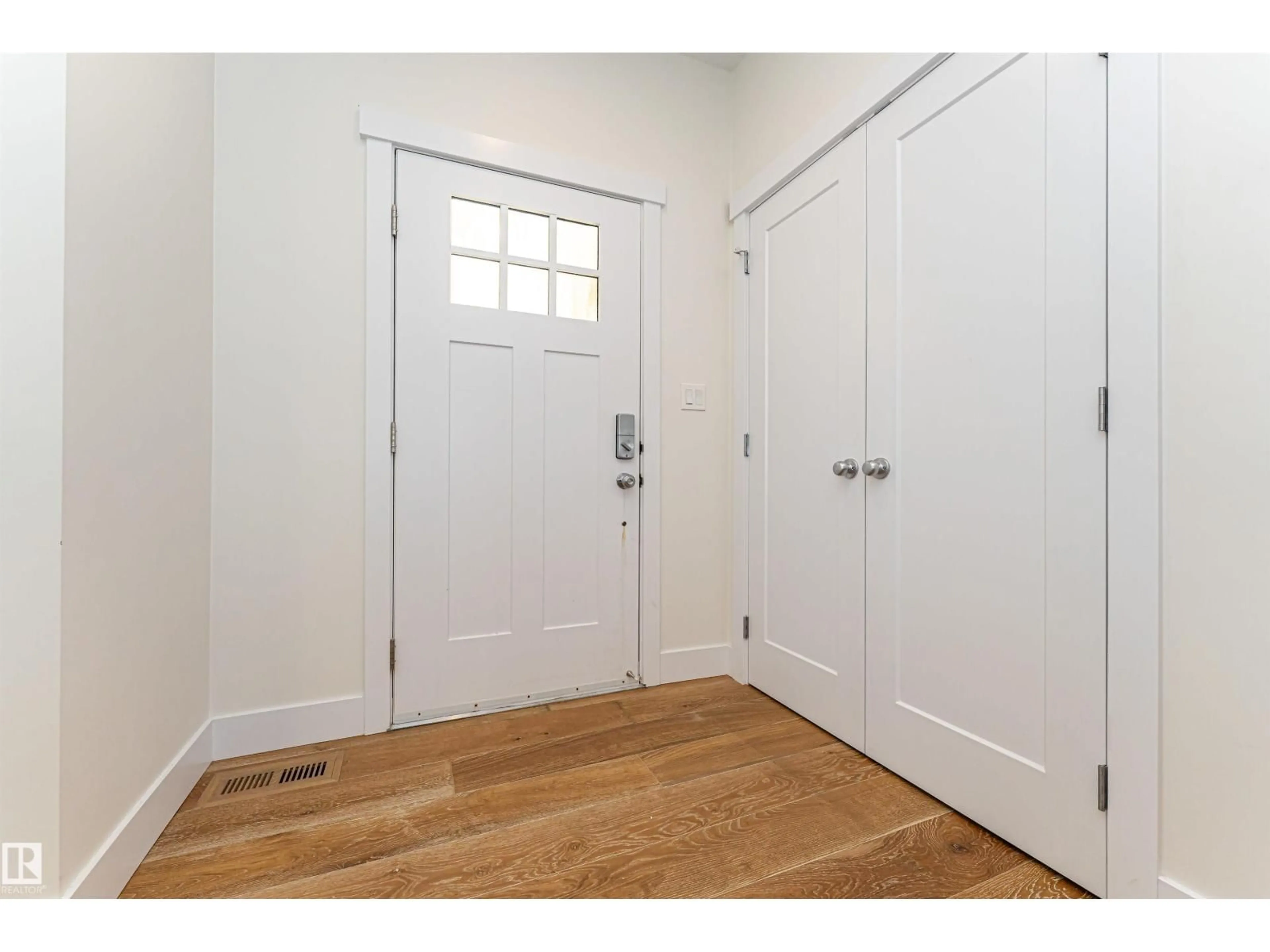 Indoor entryway for 5121 52 AV, Stony Plain Alberta T7X1C2