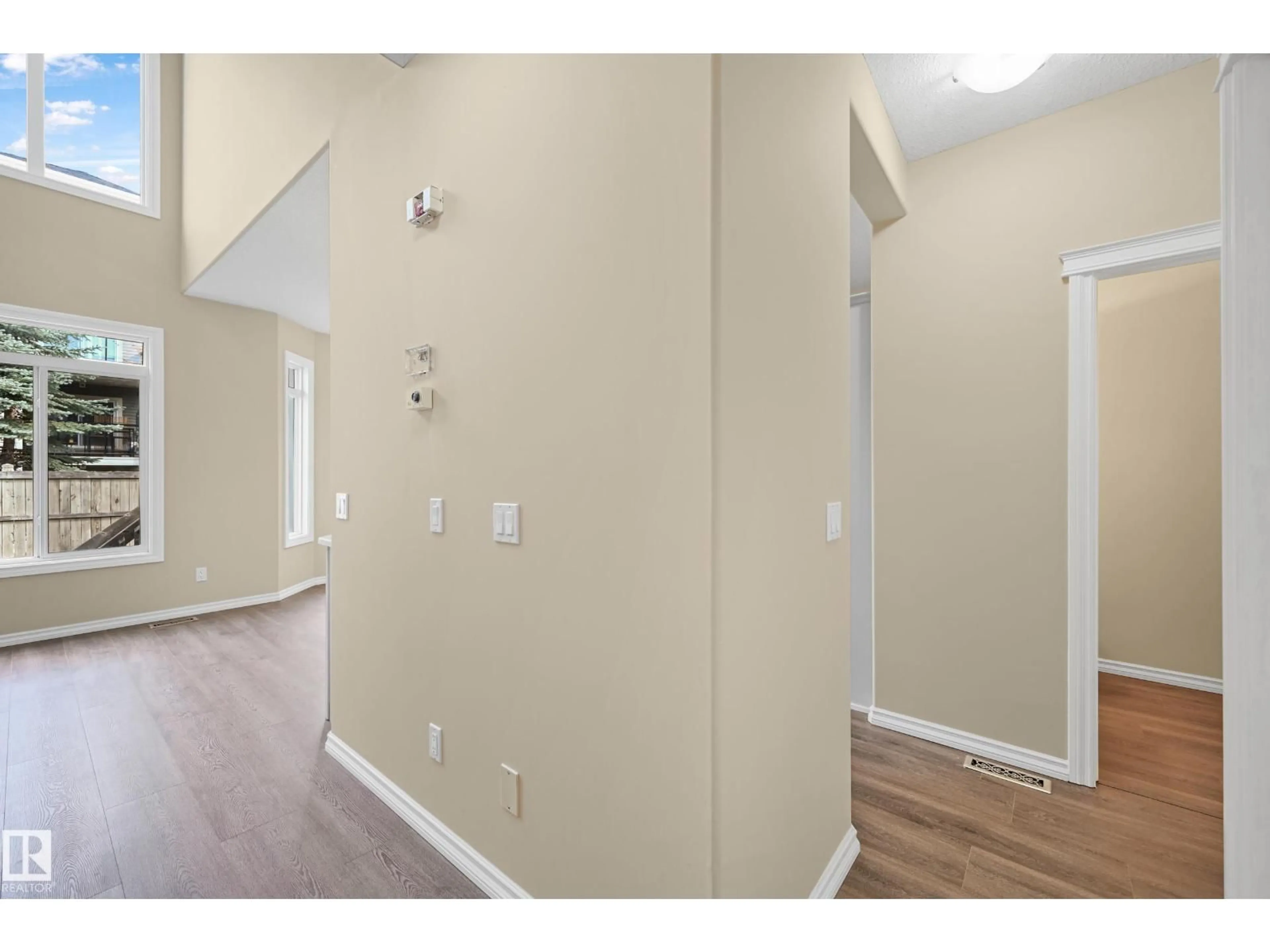 Indoor entryway for 11544 11 AV, Edmonton Alberta T6W1W8